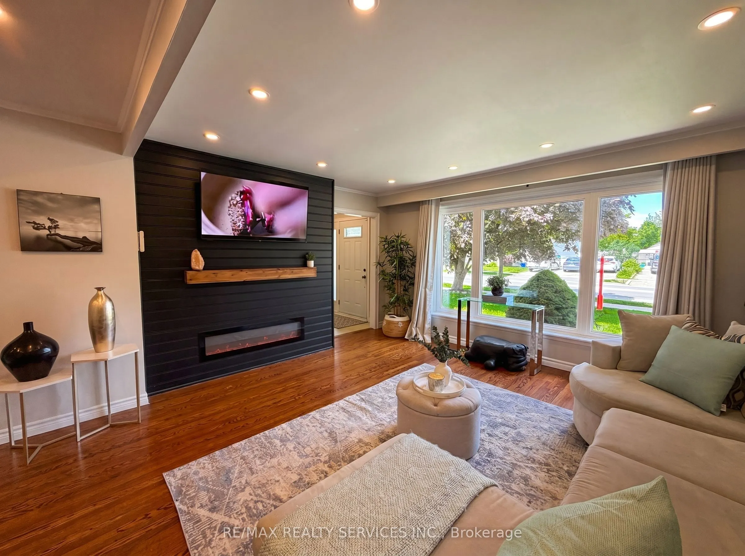 238 Laurier Avenue