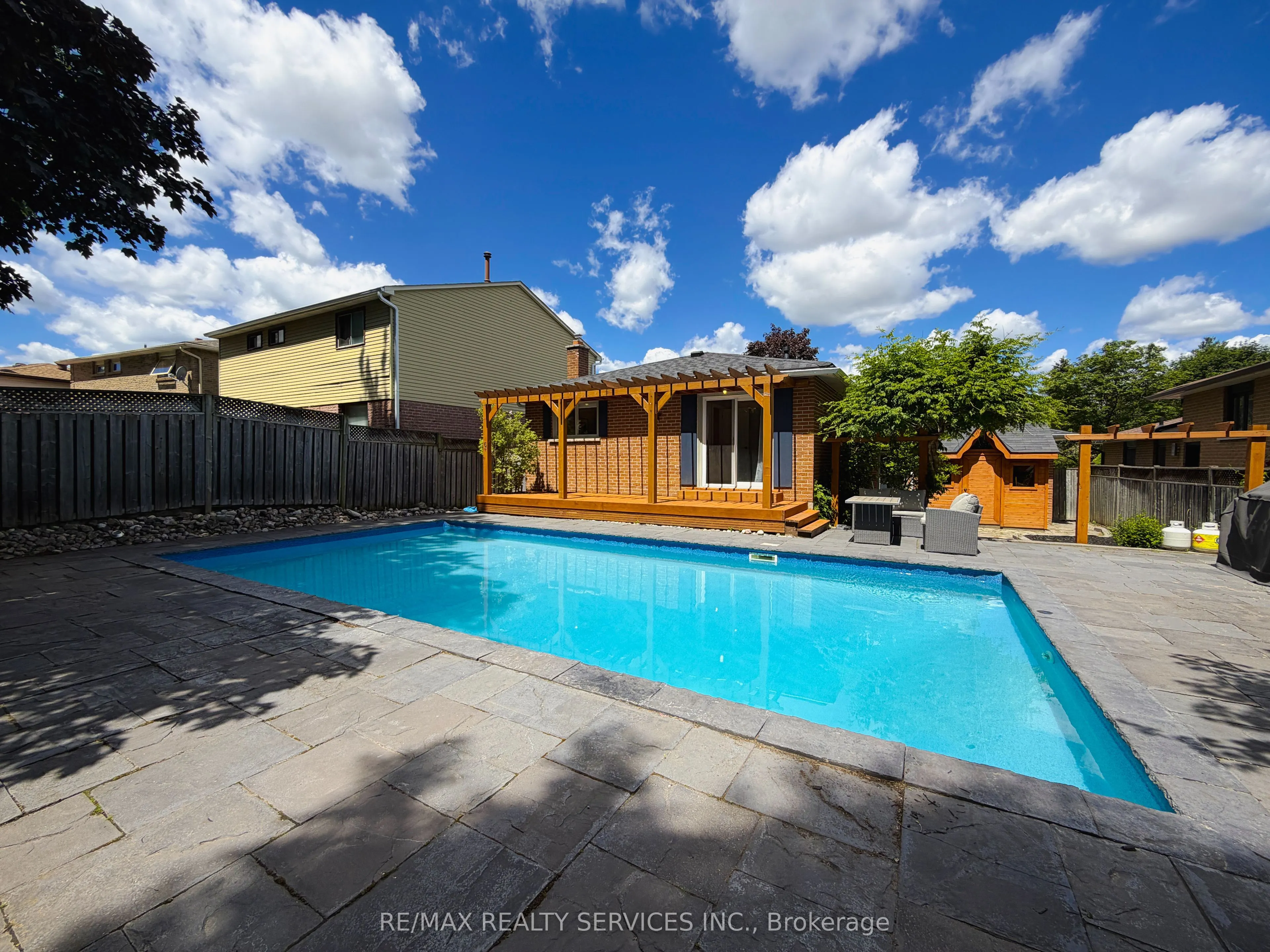 238 Laurier Avenue