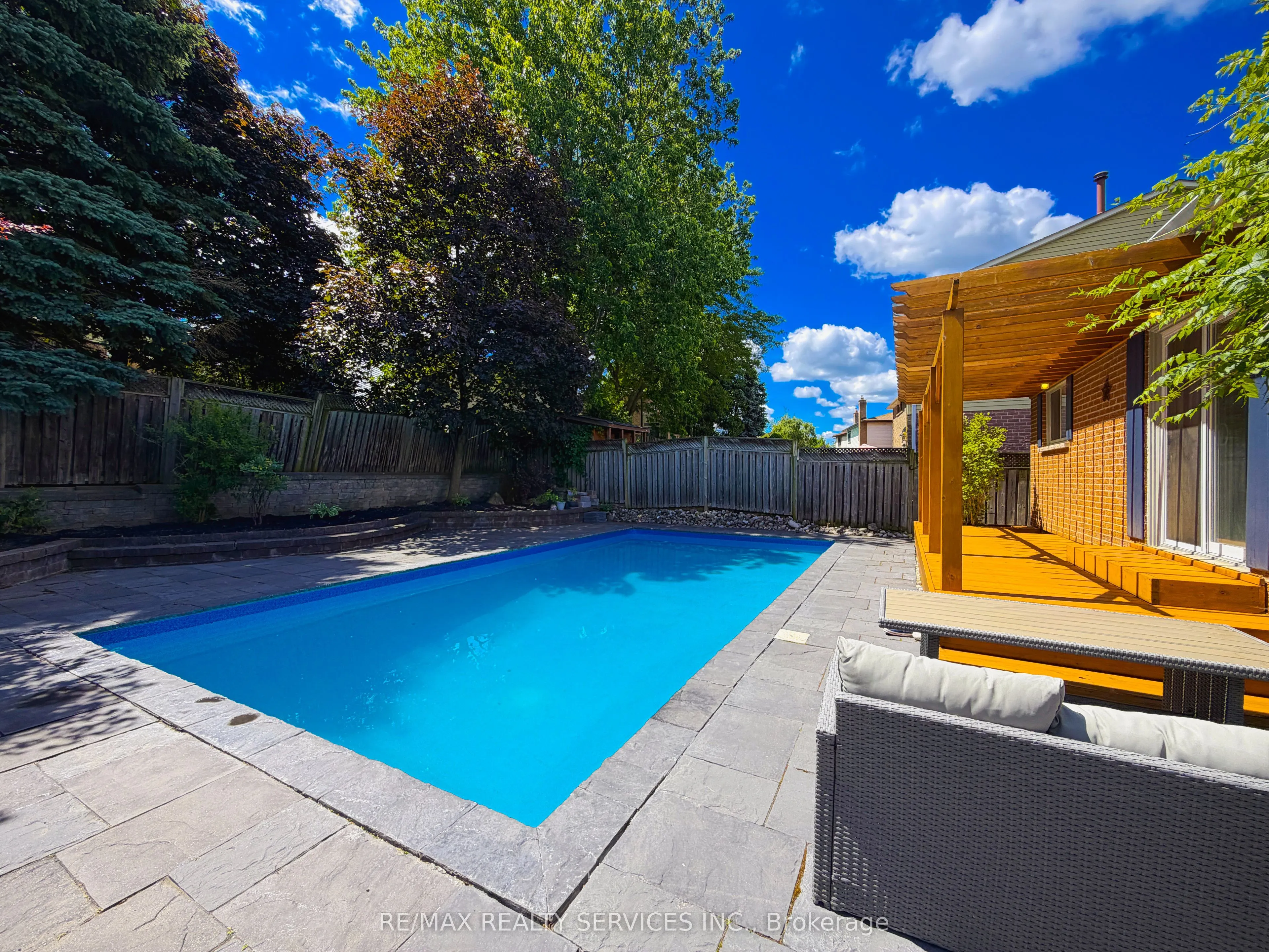 238 Laurier Avenue