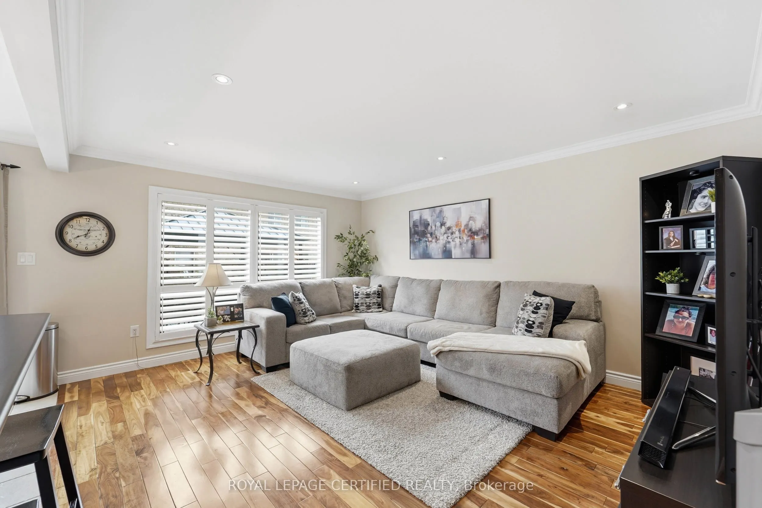 1149 Barr Crescent