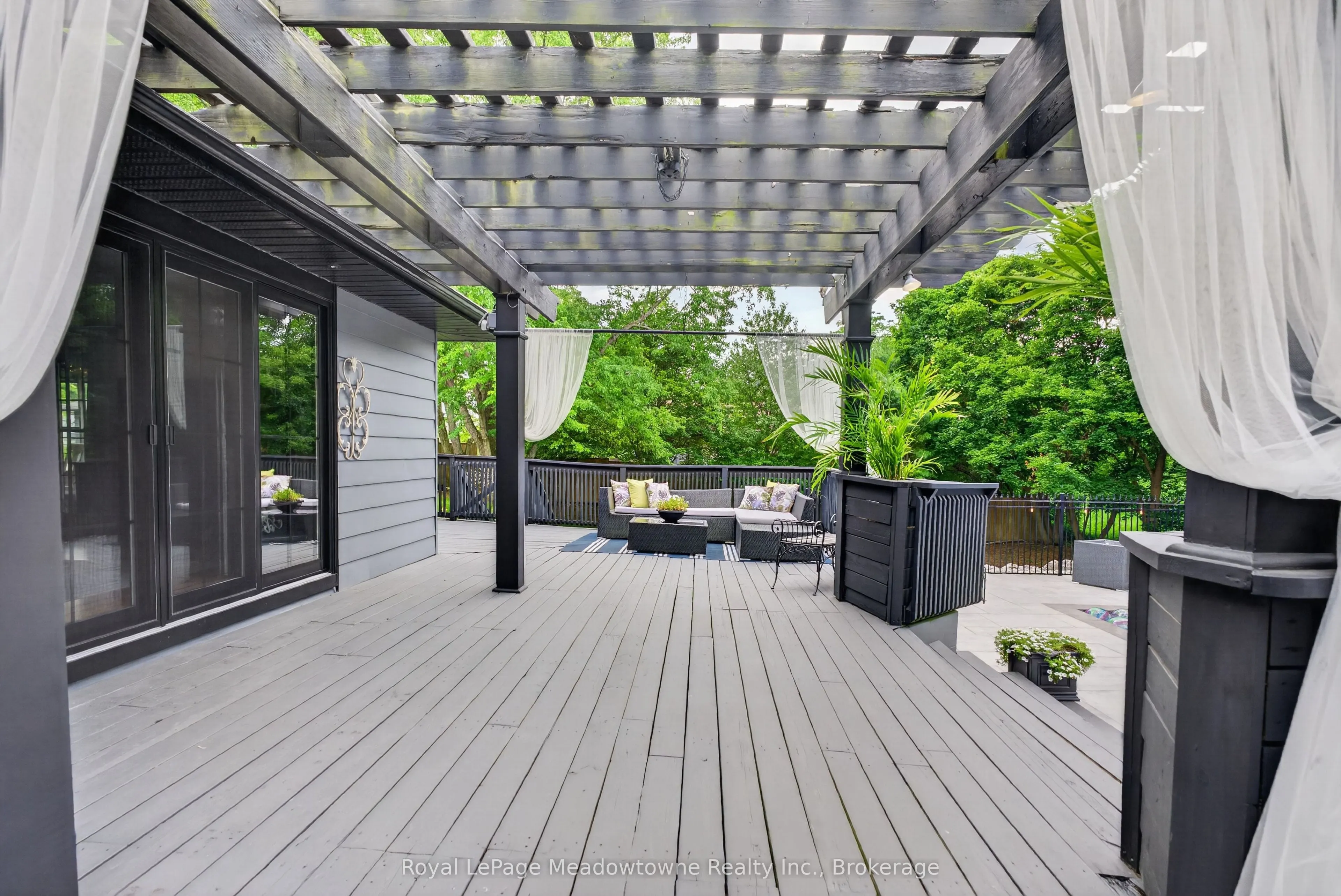 53 CAMPBELL Avenue E