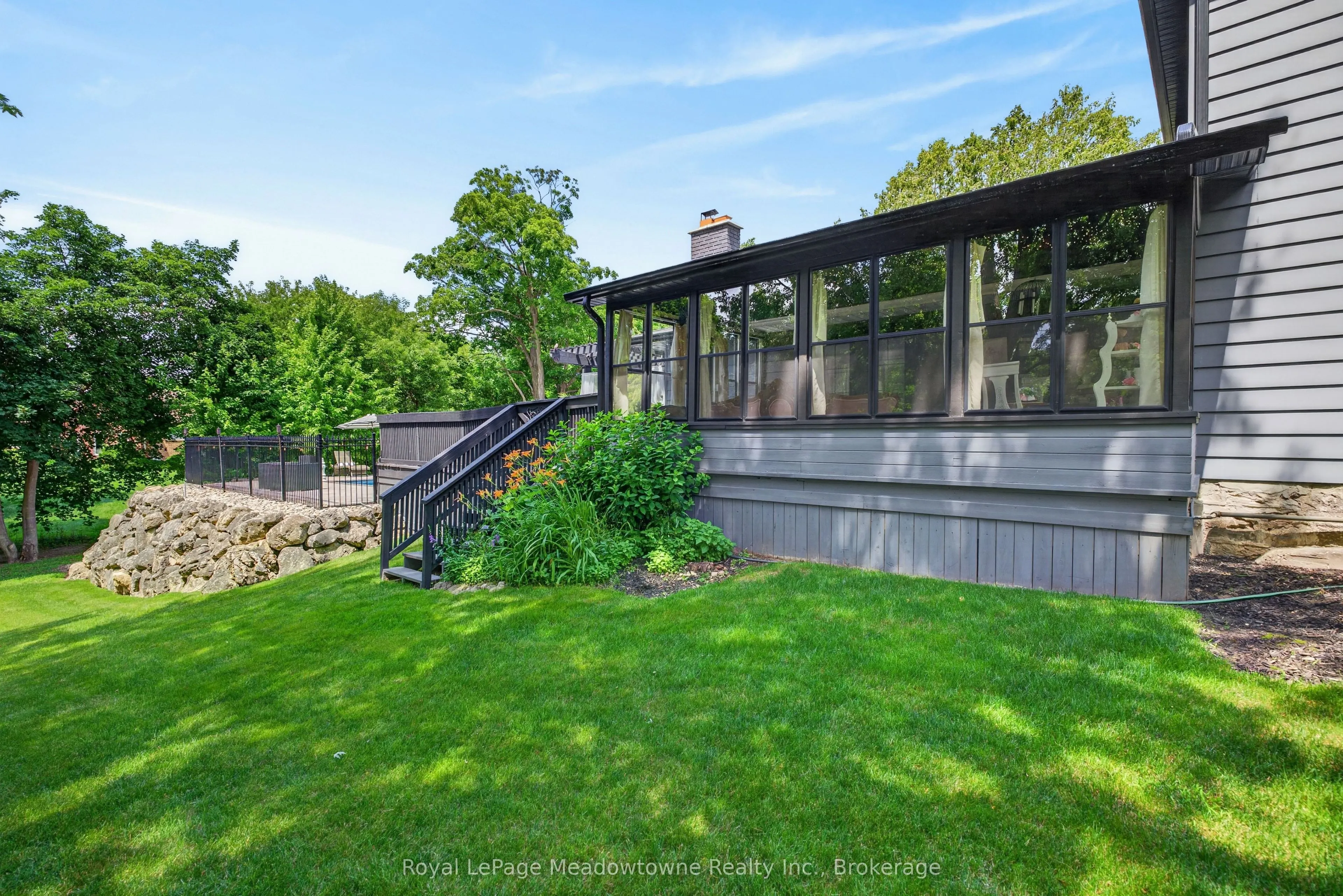 53 CAMPBELL Avenue E
