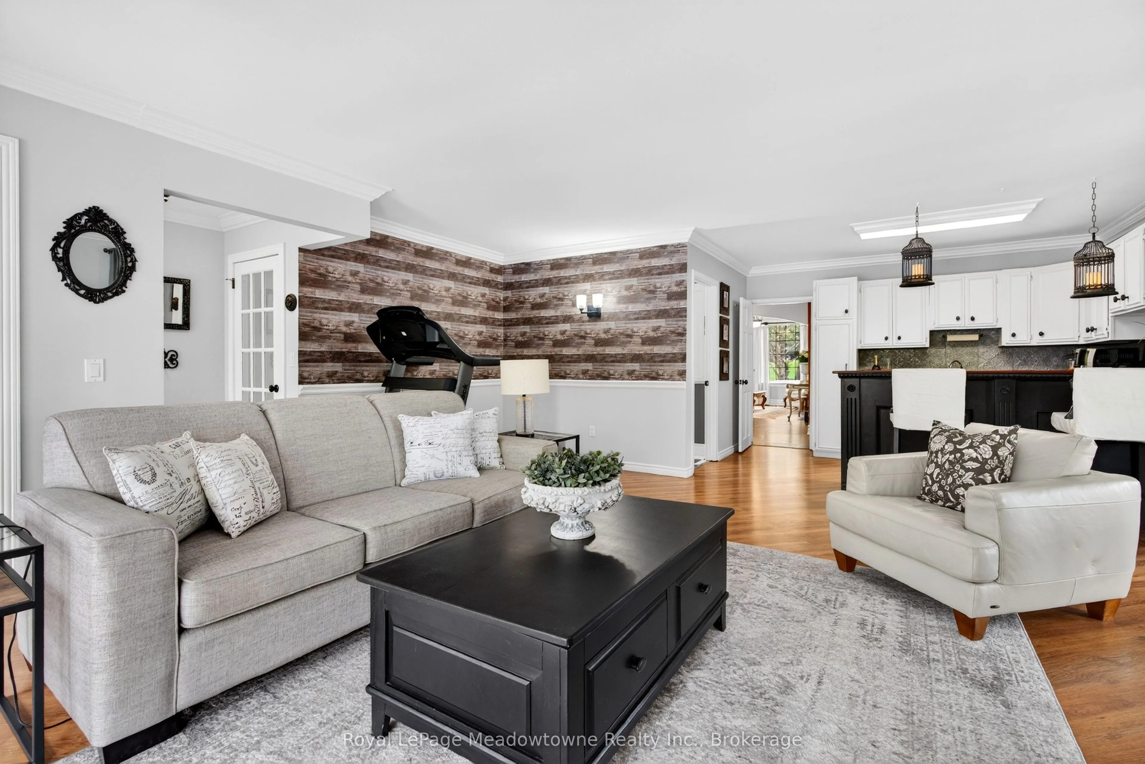 53 CAMPBELL Avenue E