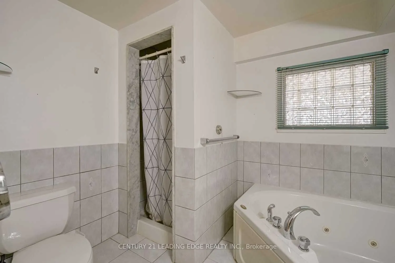 1374 Heritage Way #Lower