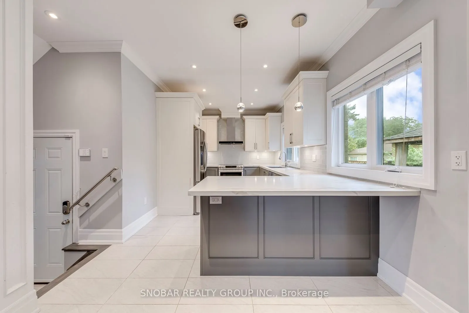 1 Aura Lea Boulevard