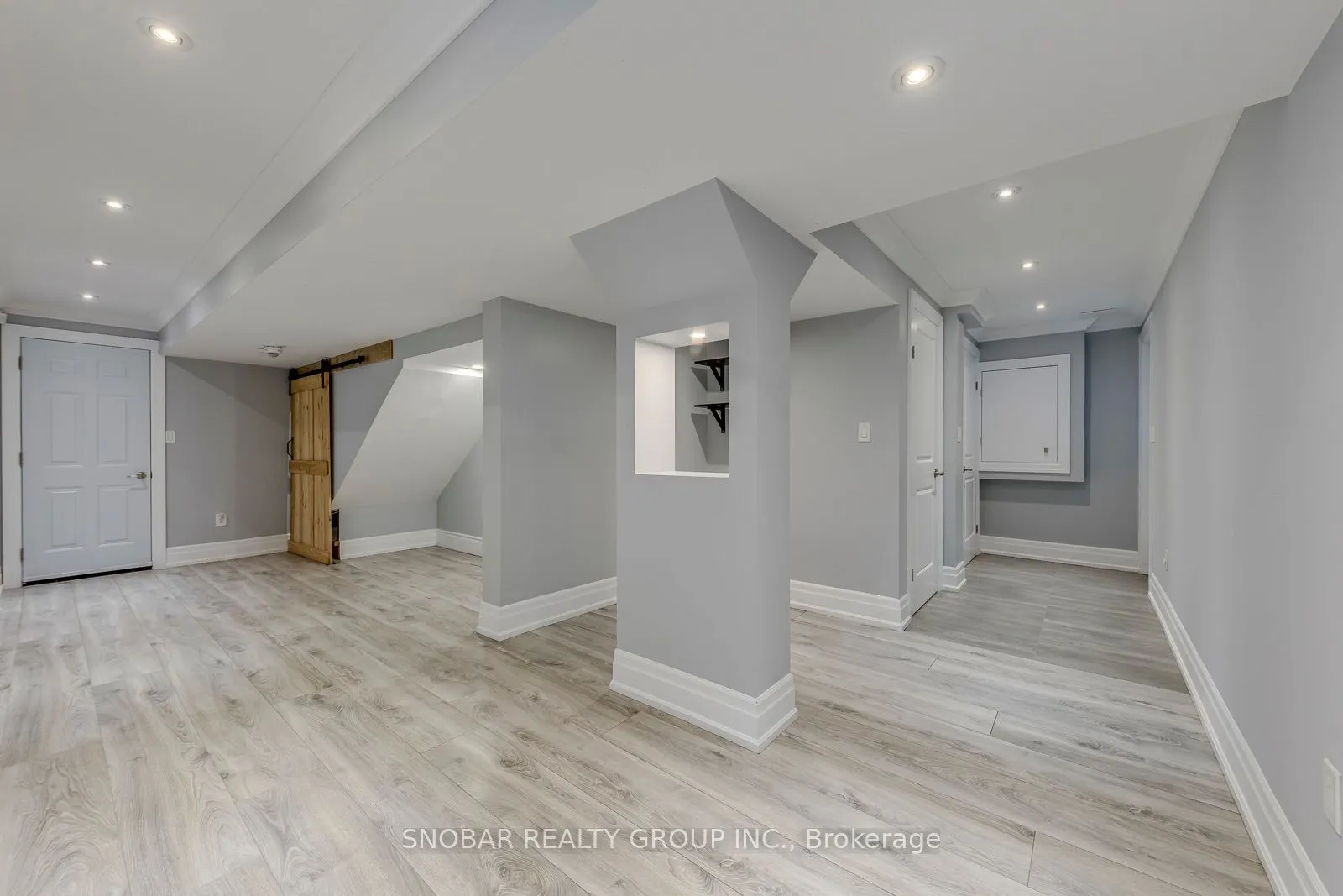 1 Aura Lea Boulevard