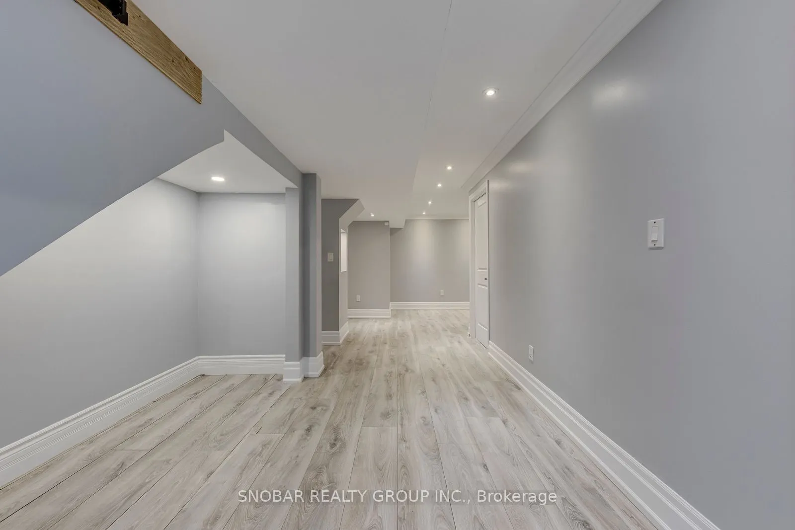 1 Aura Lea Boulevard