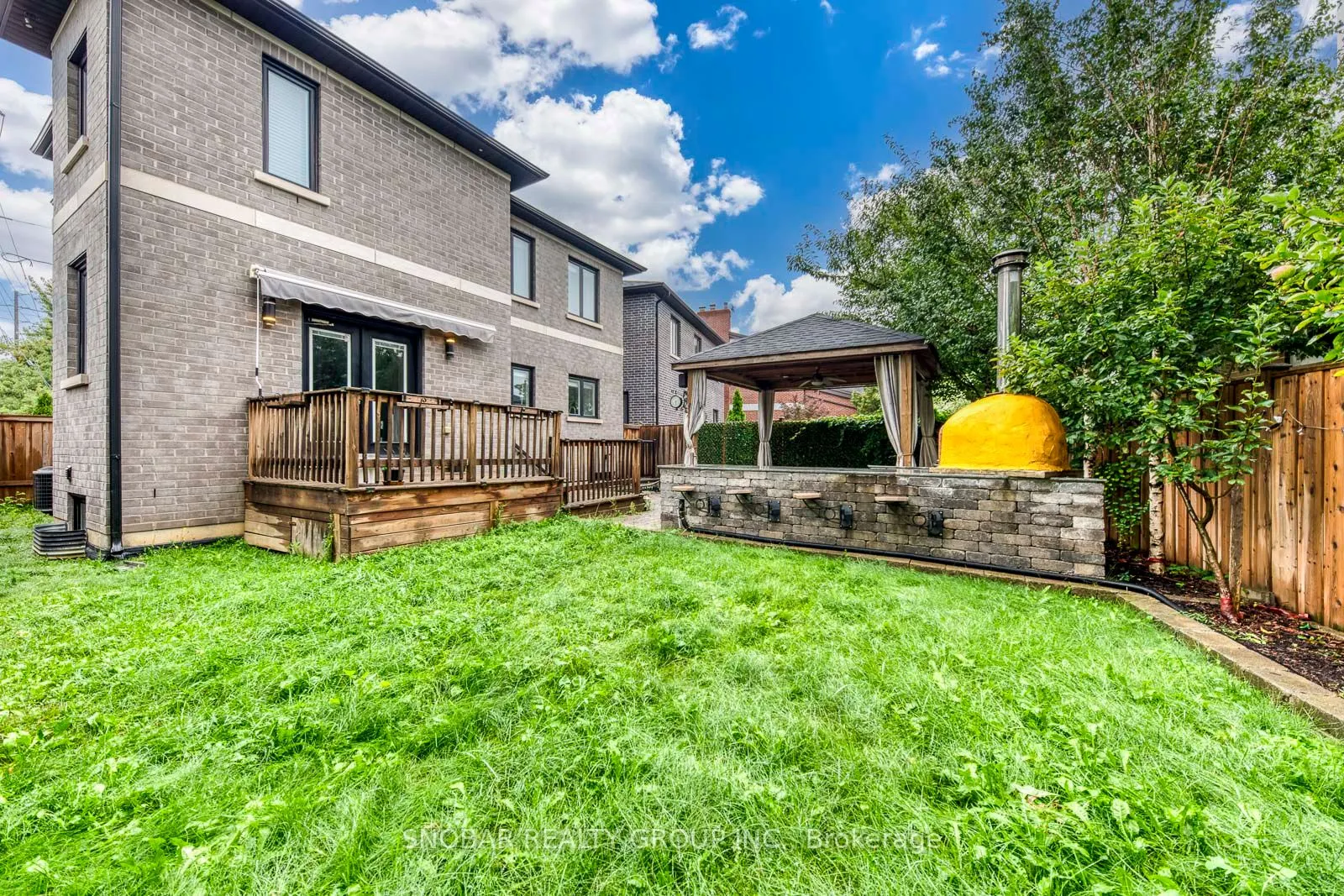 1 Aura Lea Boulevard