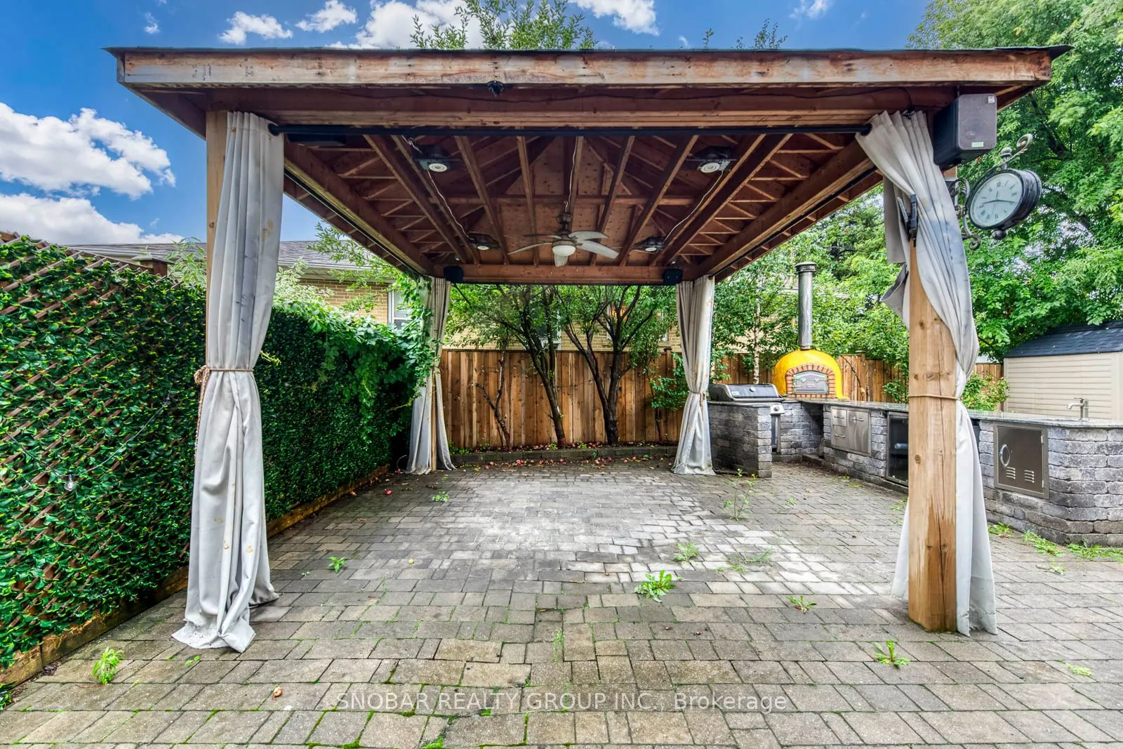 1 Aura Lea Boulevard