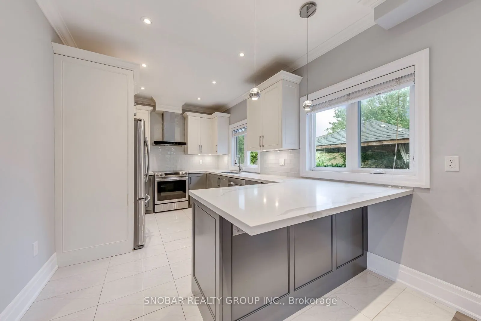 1 Aura Lea Boulevard