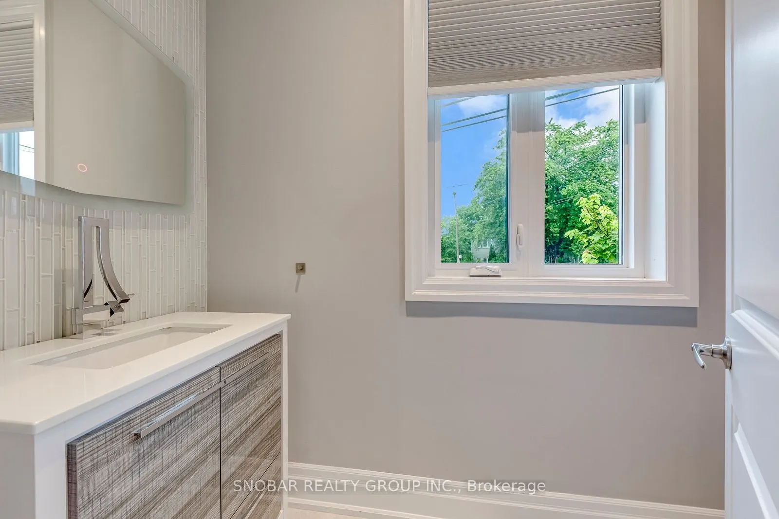1 Aura Lea Boulevard