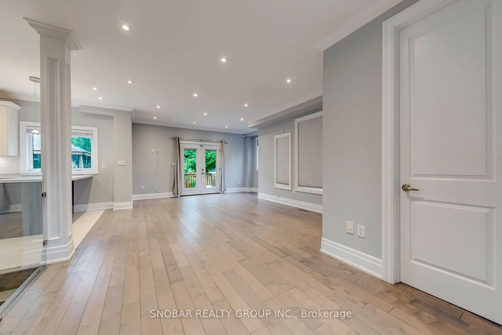 1 Aura Lea Boulevard