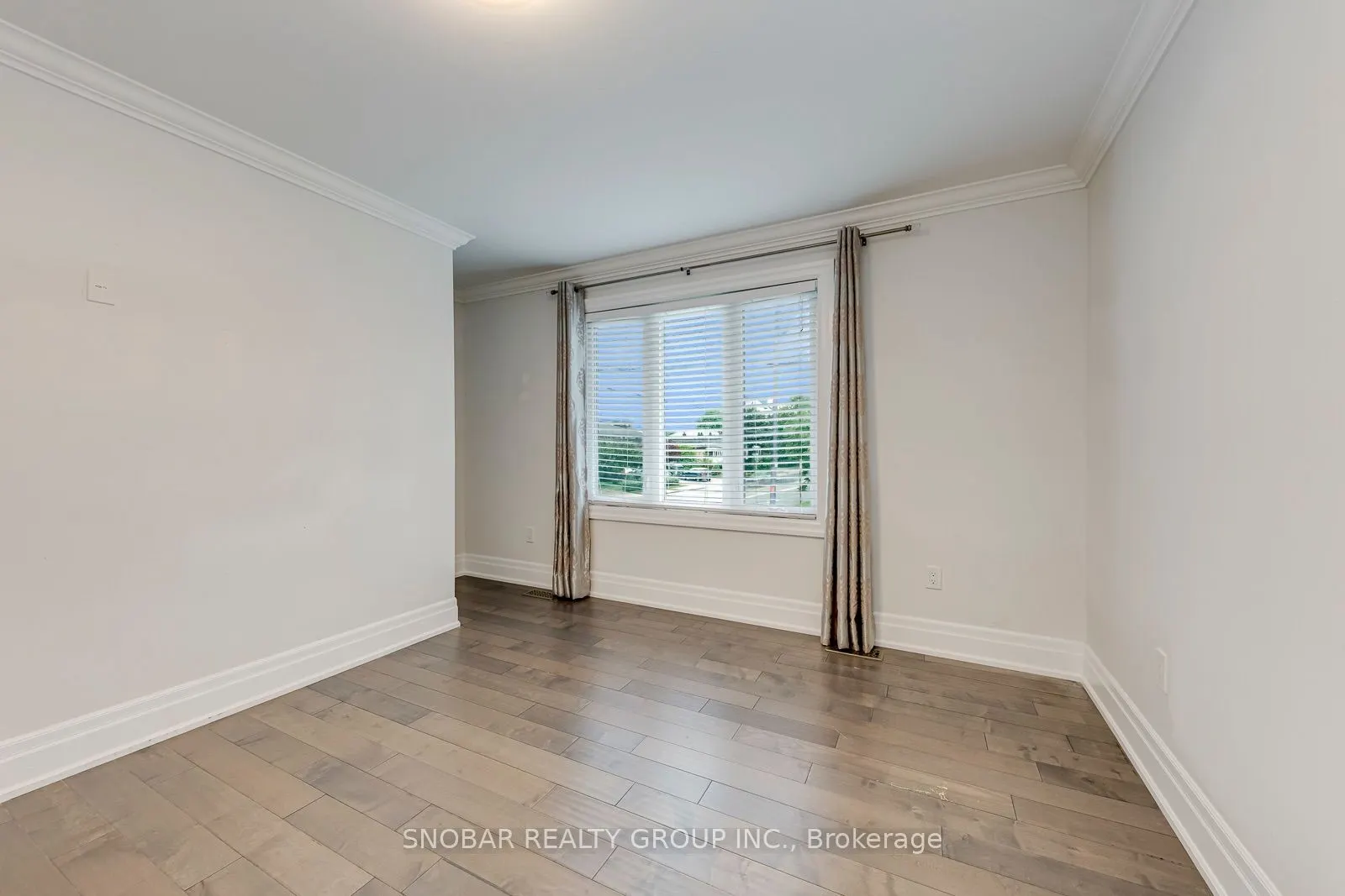 1 Aura Lea Boulevard