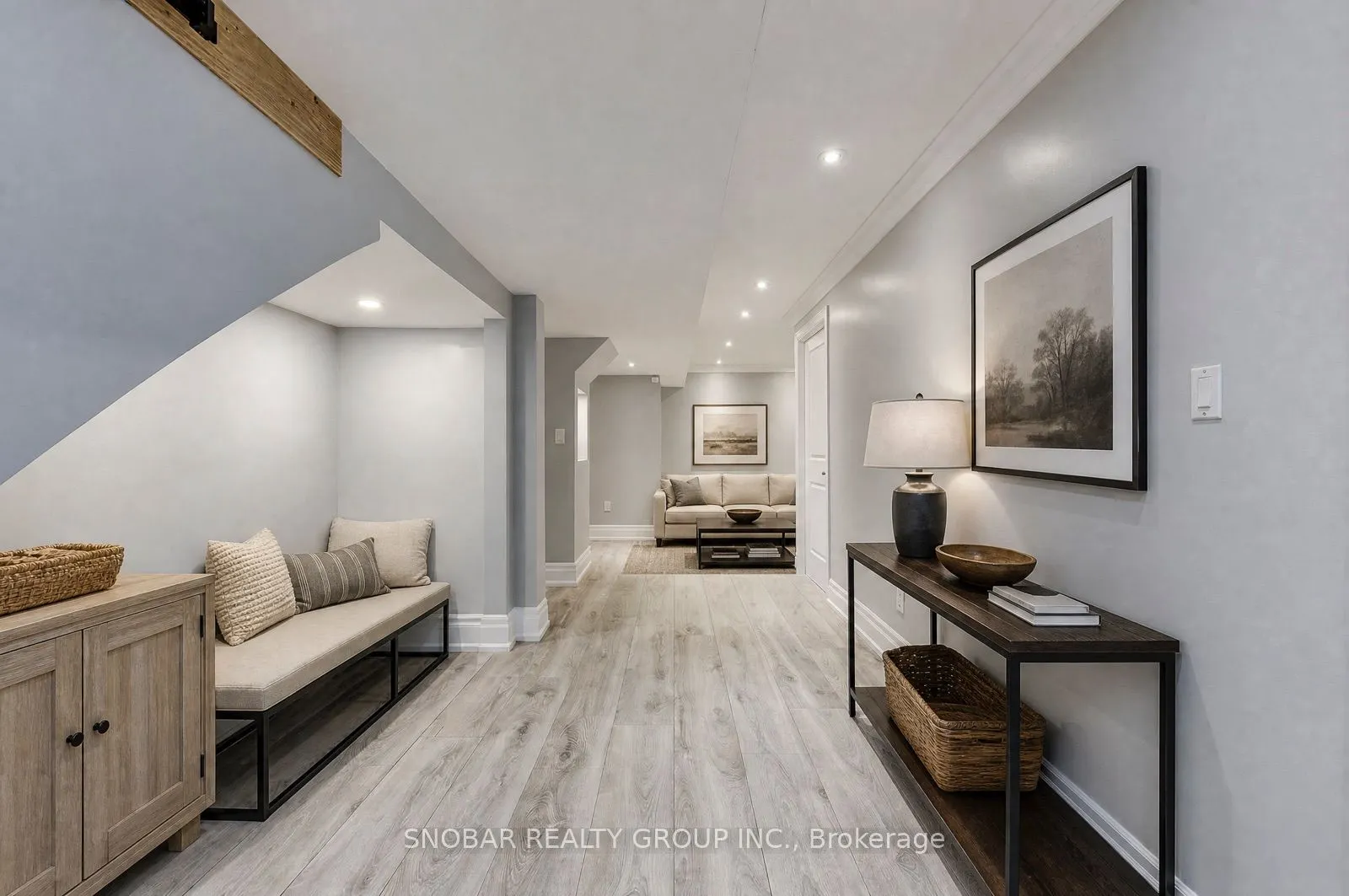 1 Aura Lea Boulevard