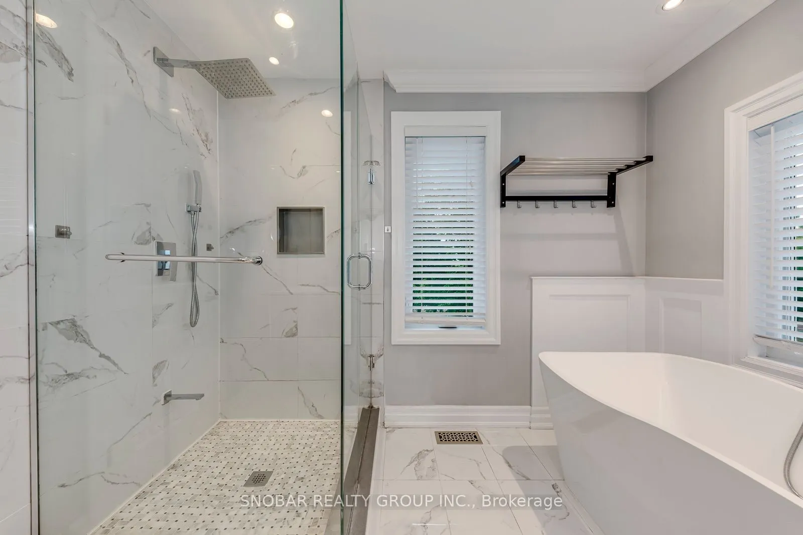 1 Aura Lea Boulevard