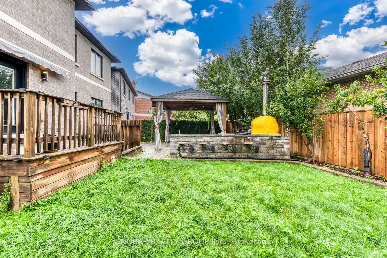 1 Aura Lea Boulevard