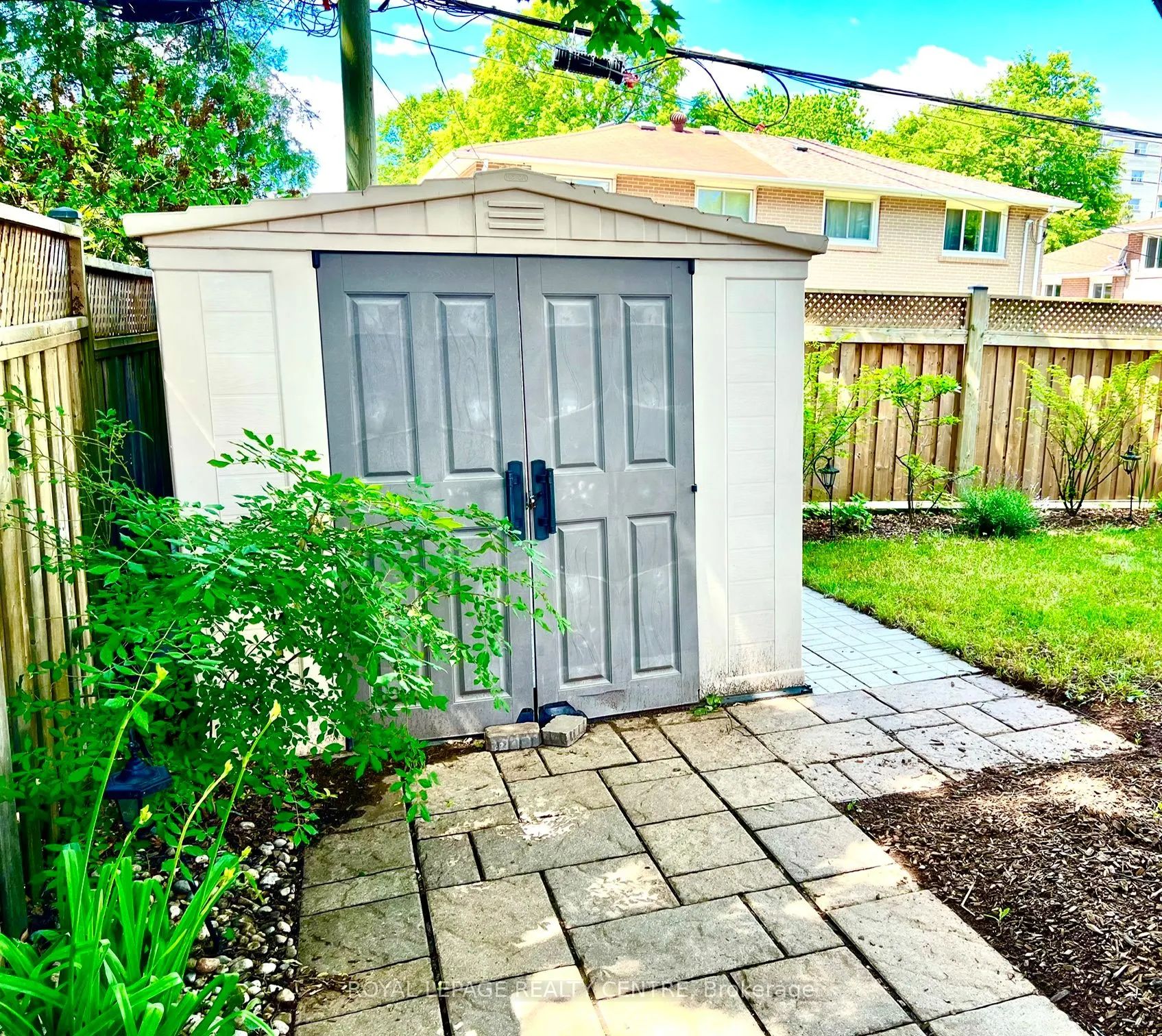 1319 Redbank Crescent