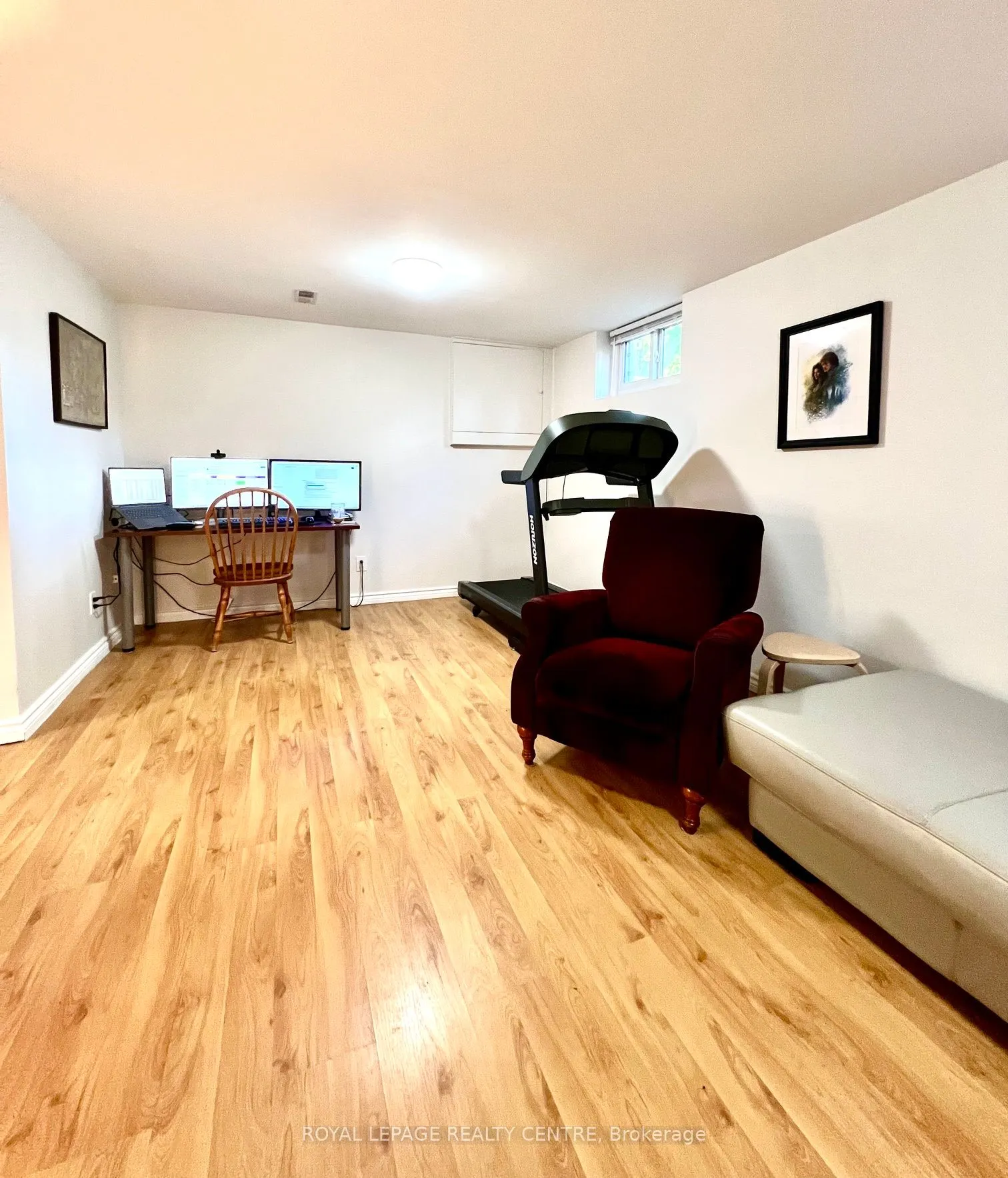 1319 Redbank Crescent