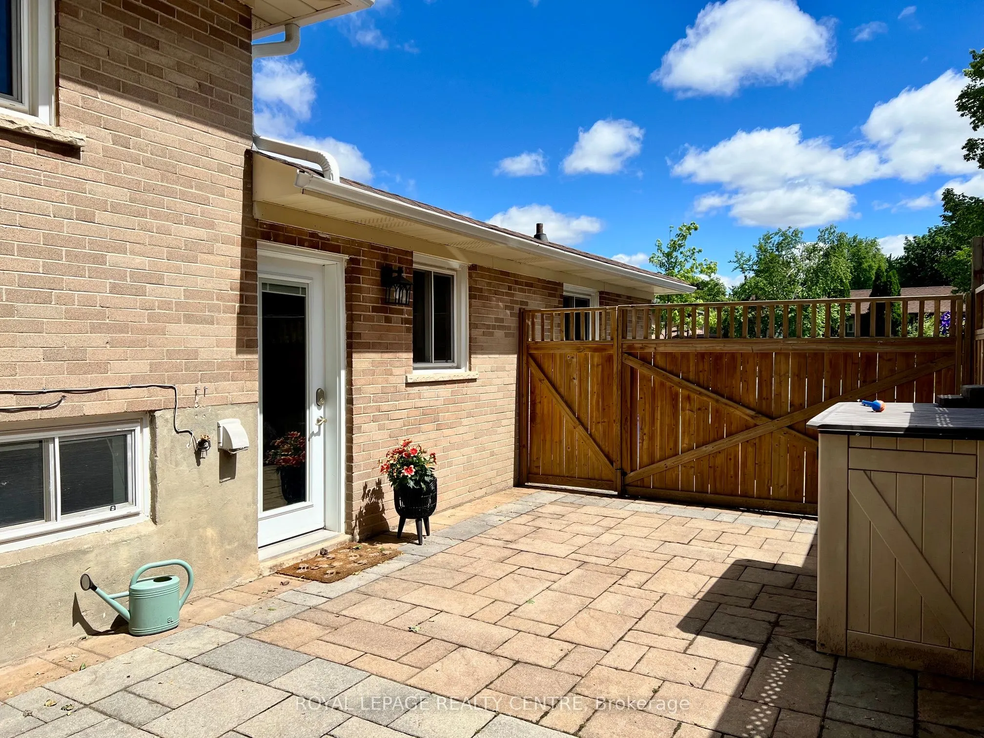 1319 Redbank Crescent