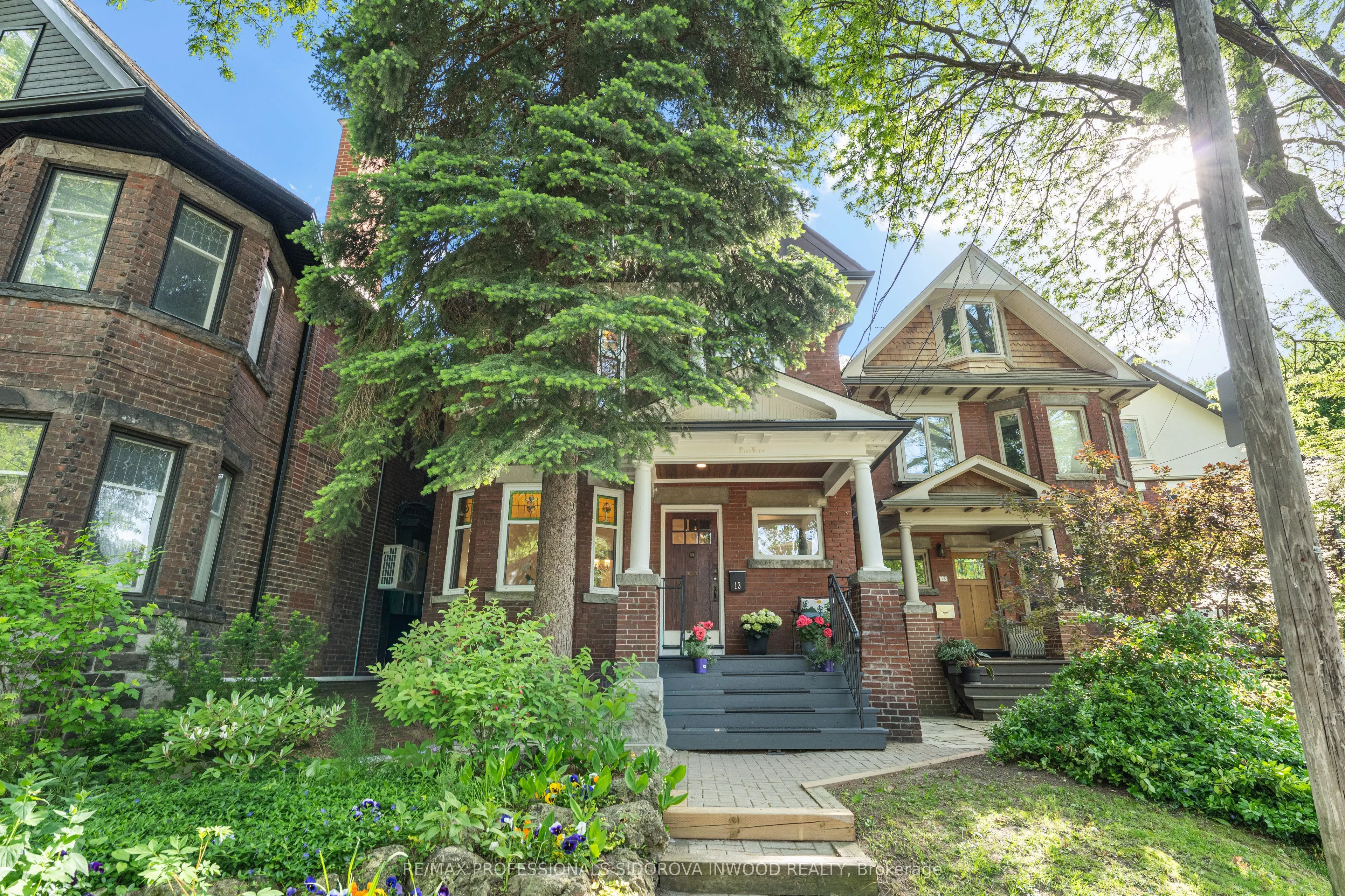 13 Evelyn Crescent