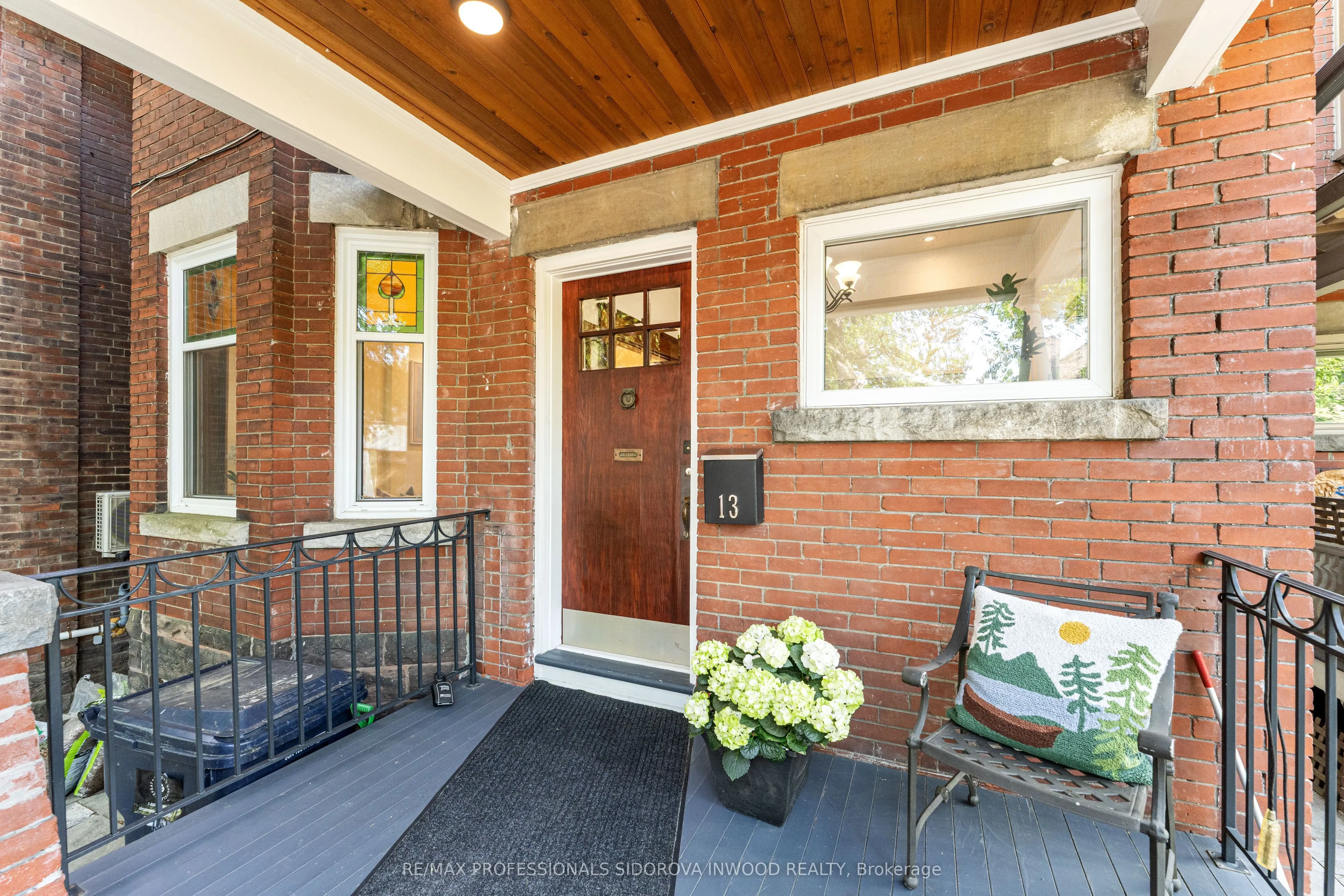 13 Evelyn Crescent