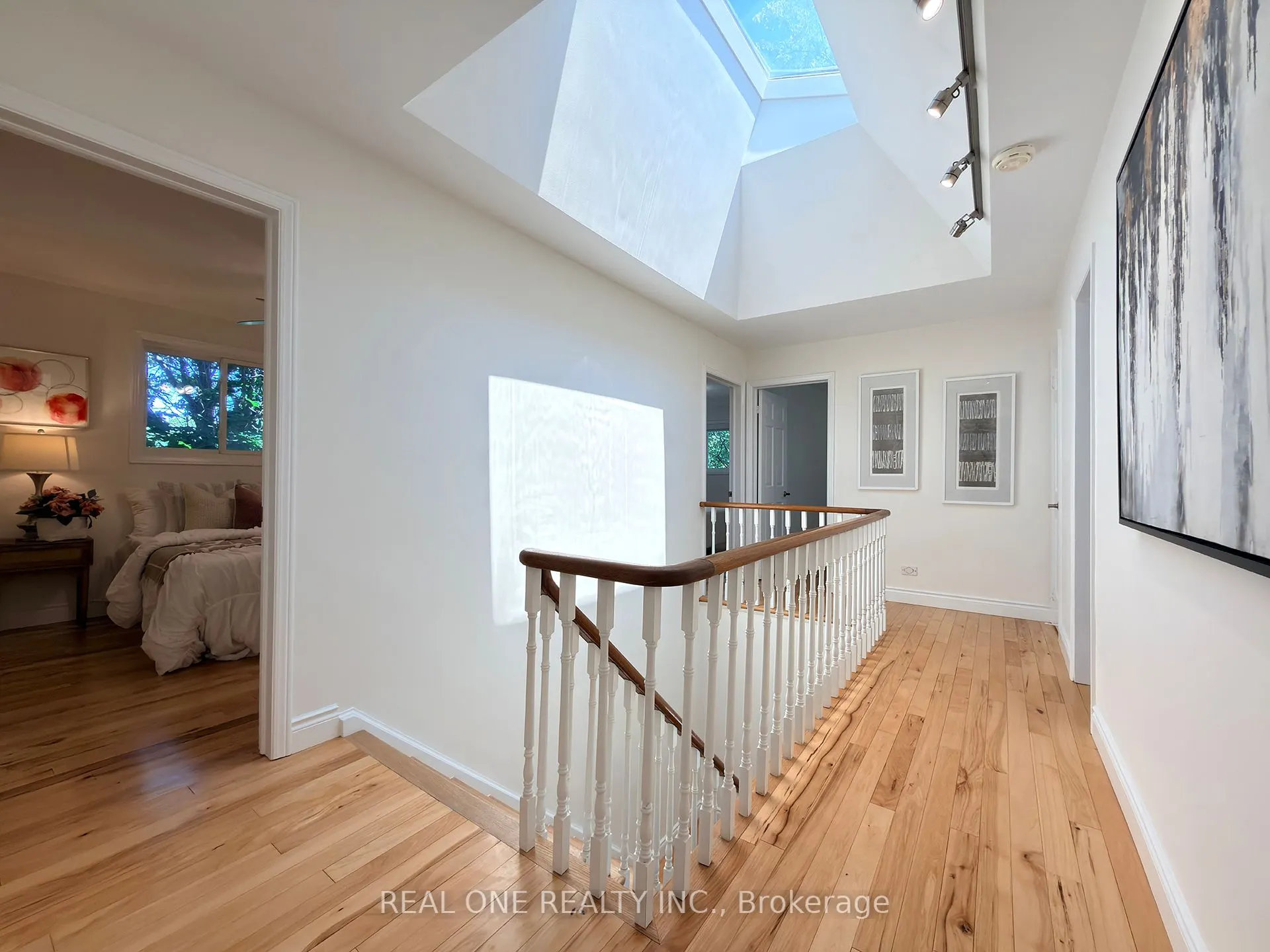 1585 Crombie Road