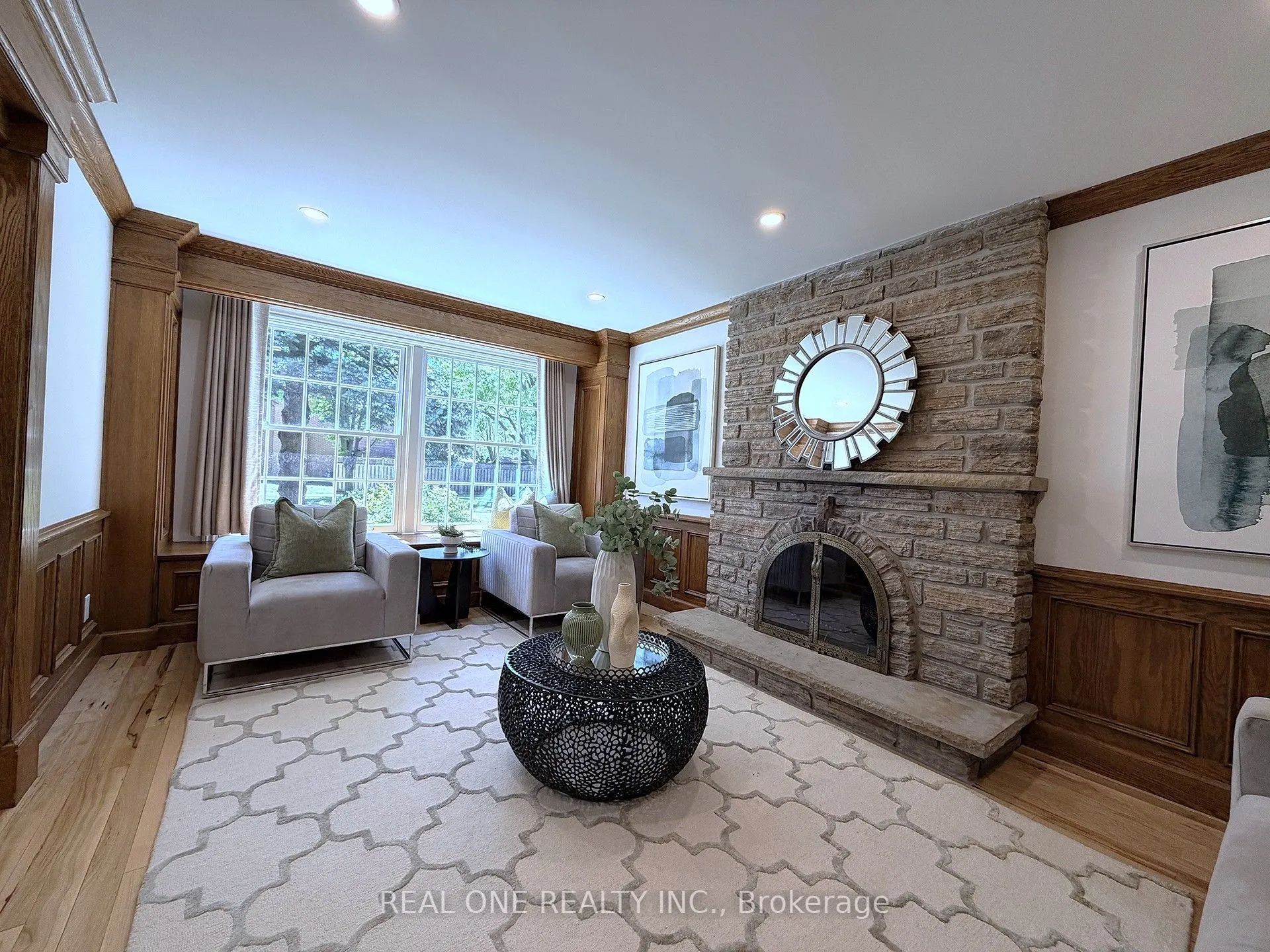 1585 Crombie Road