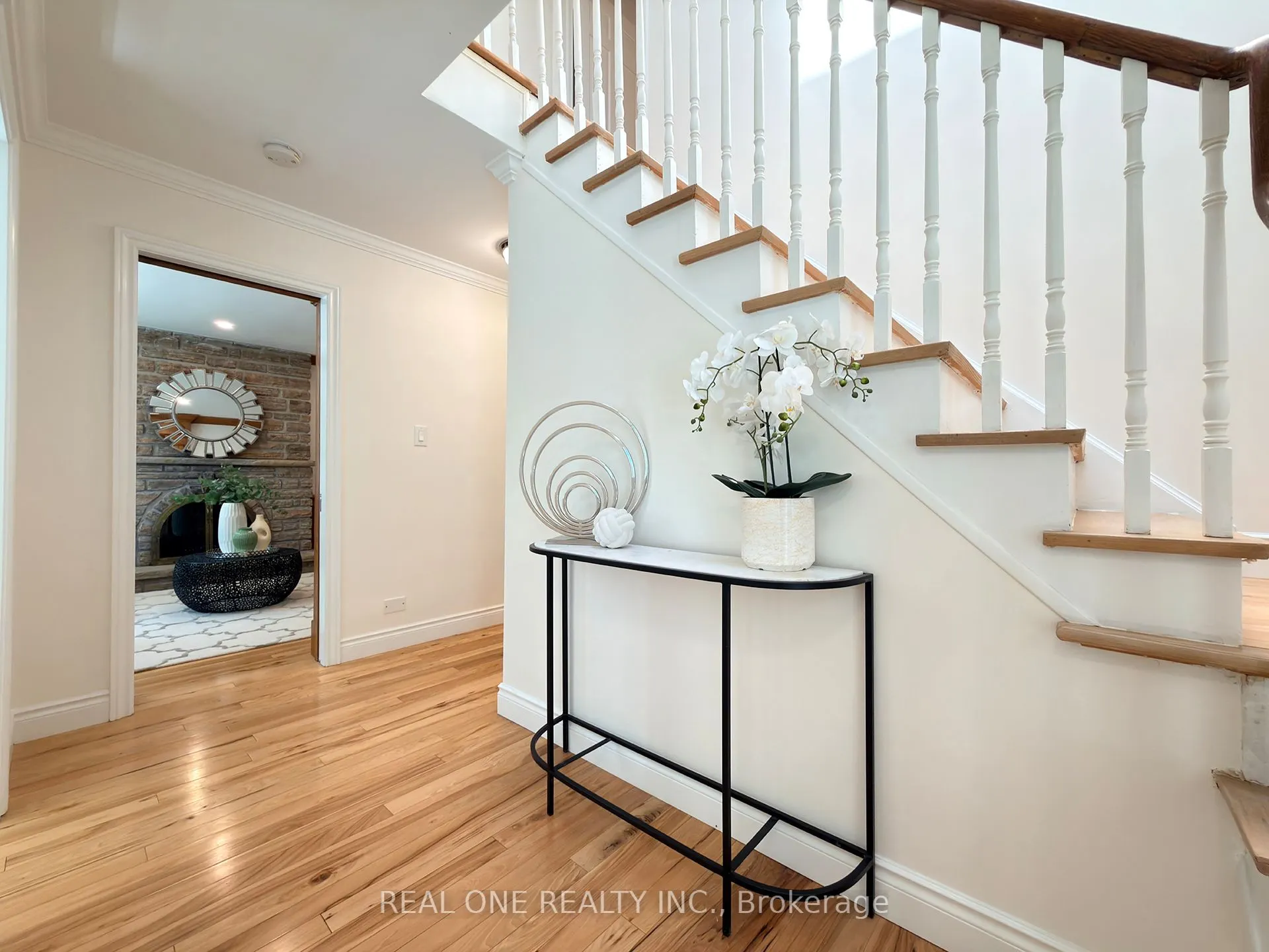 1585 Crombie Road