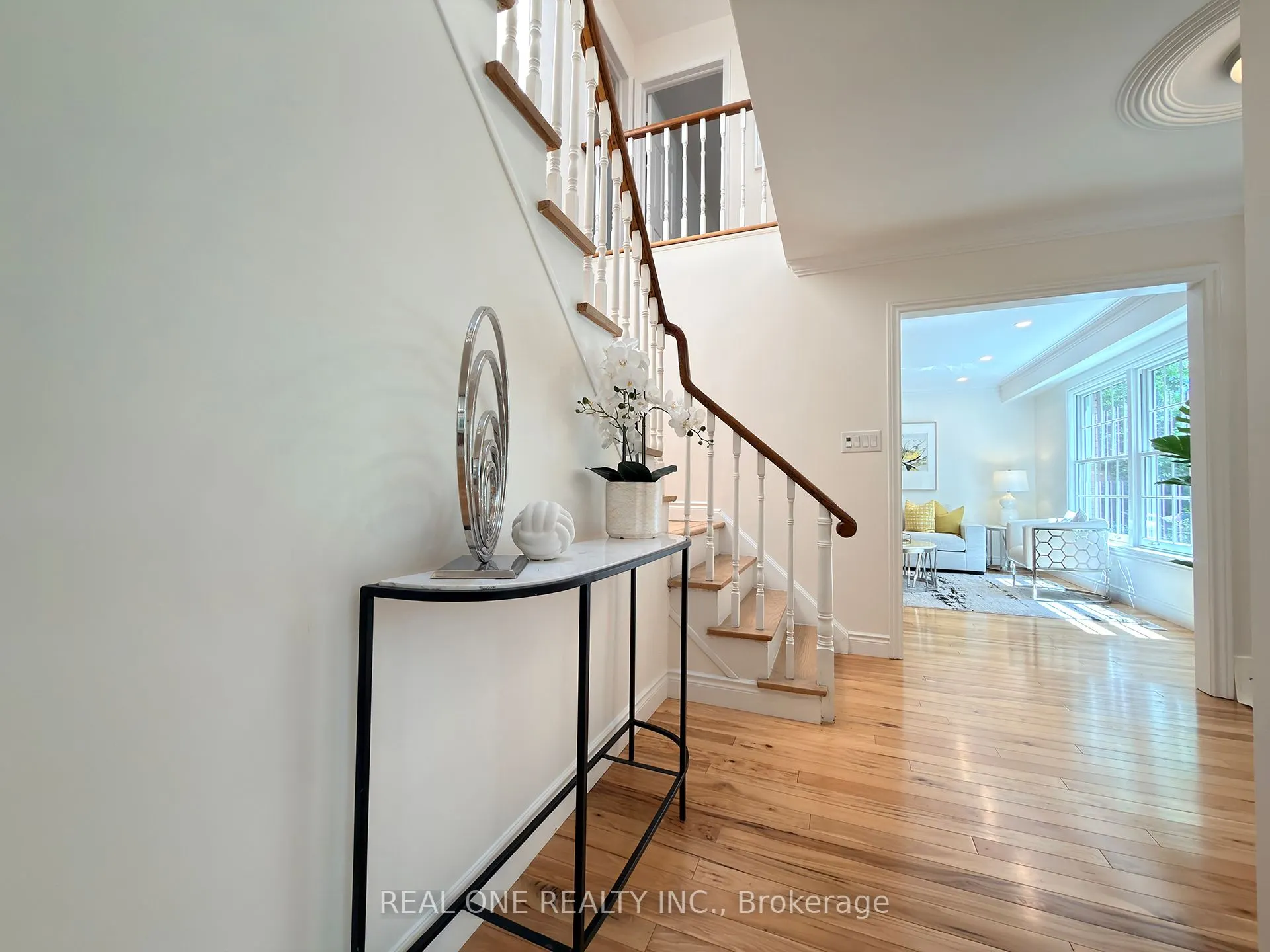 1585 Crombie Road