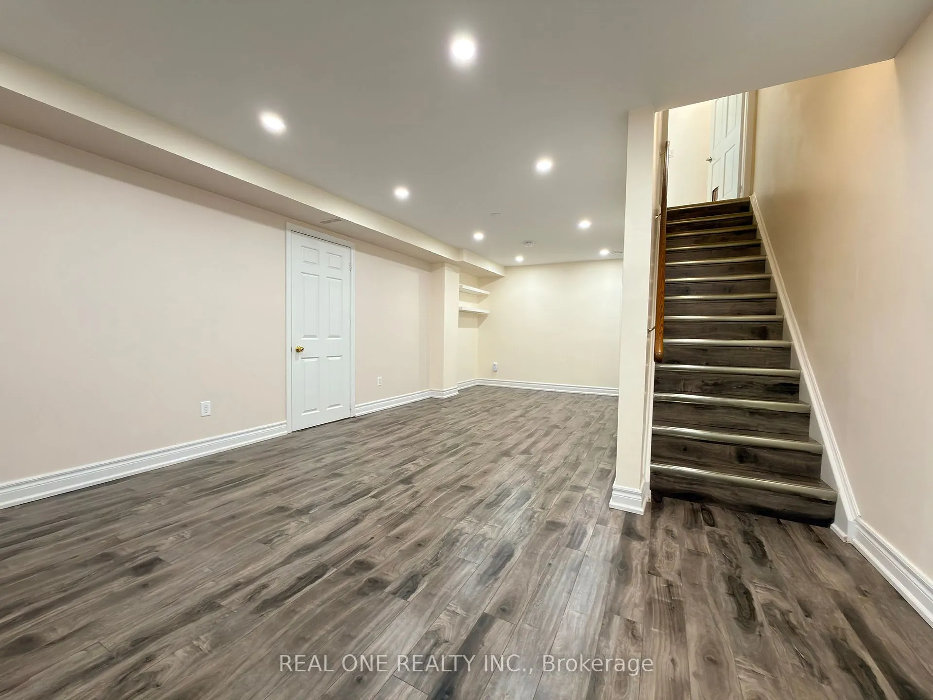 1585 Crombie Road
