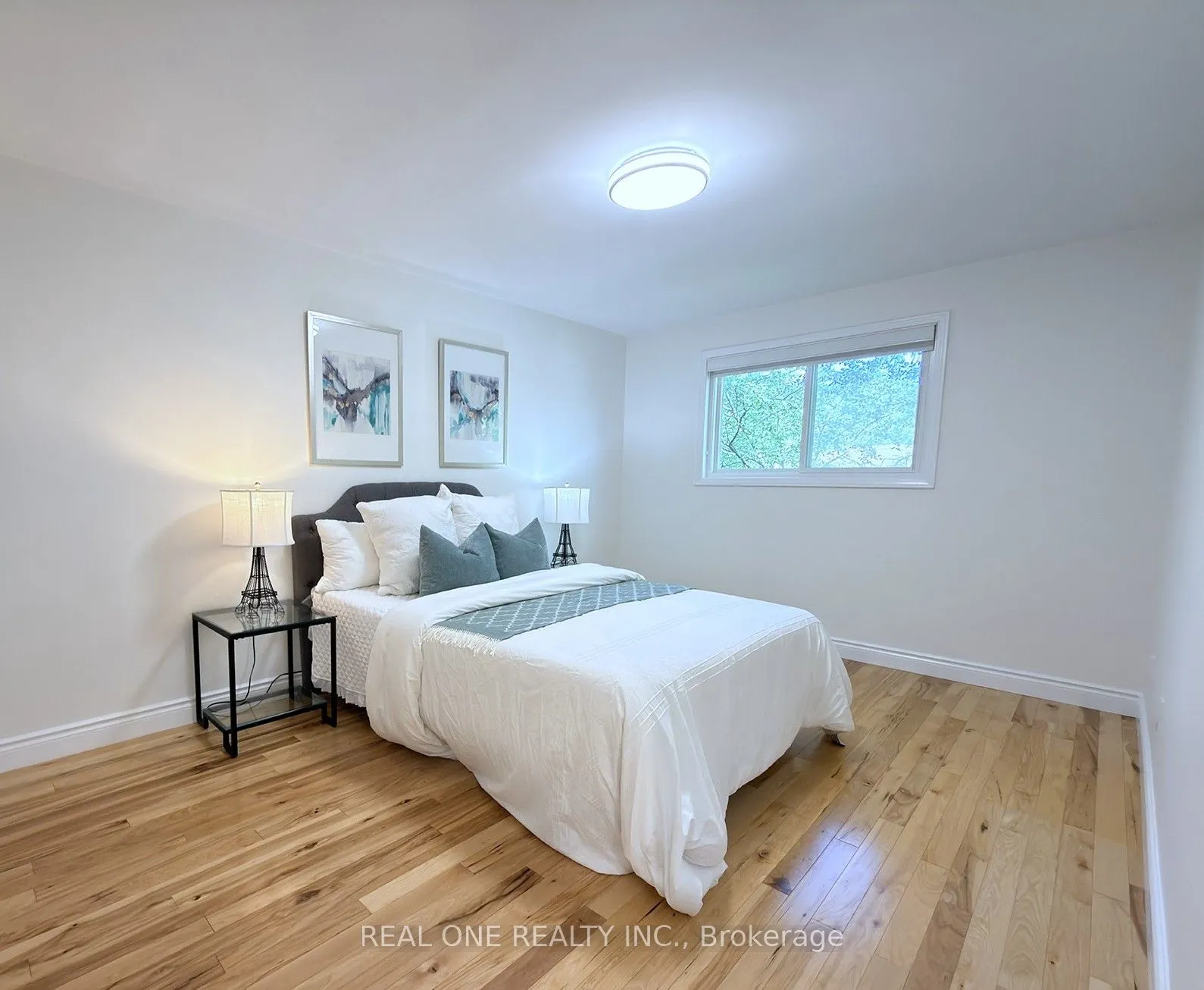 1585 Crombie Road