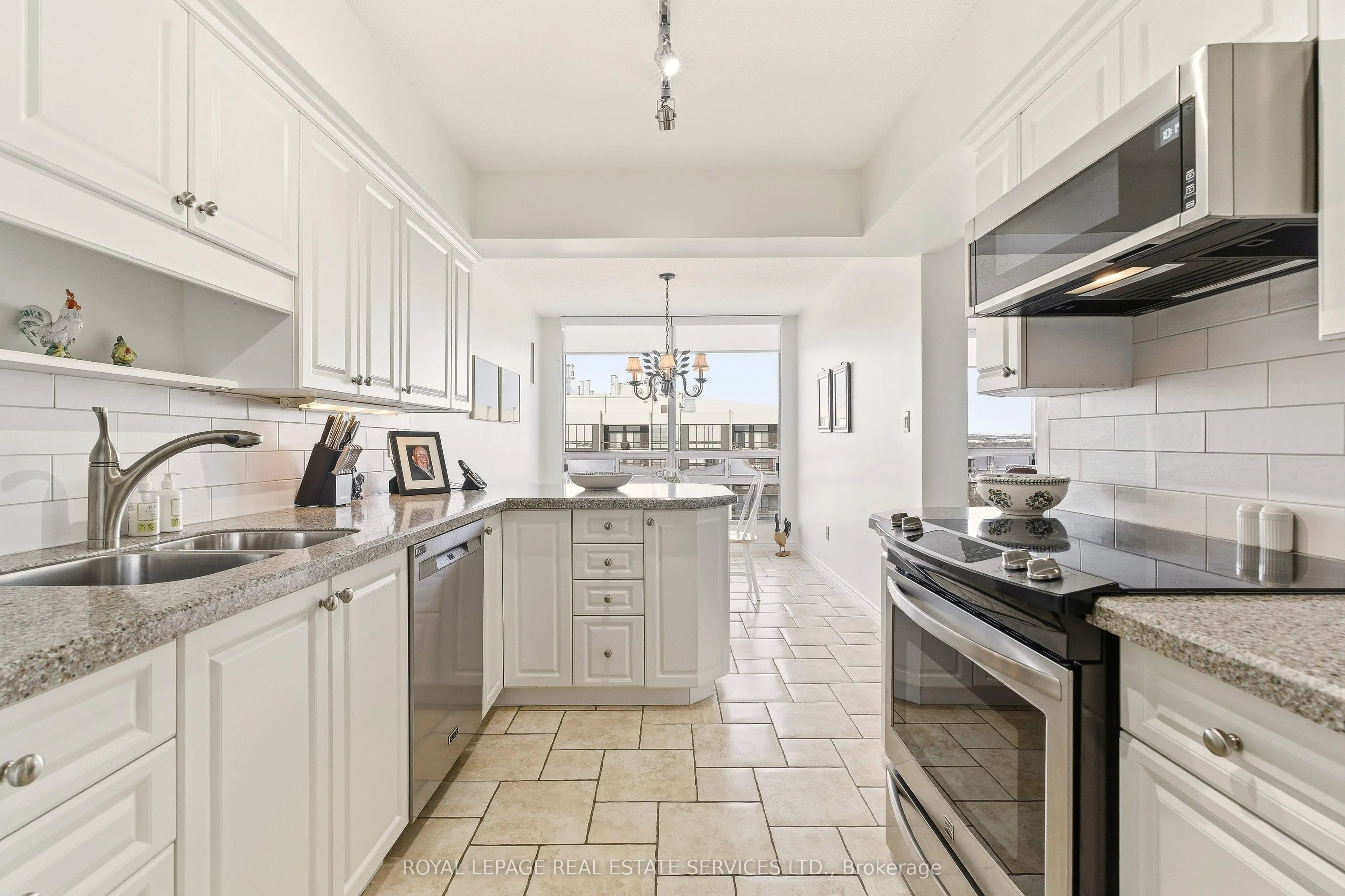 2180 Marine Drive #1602