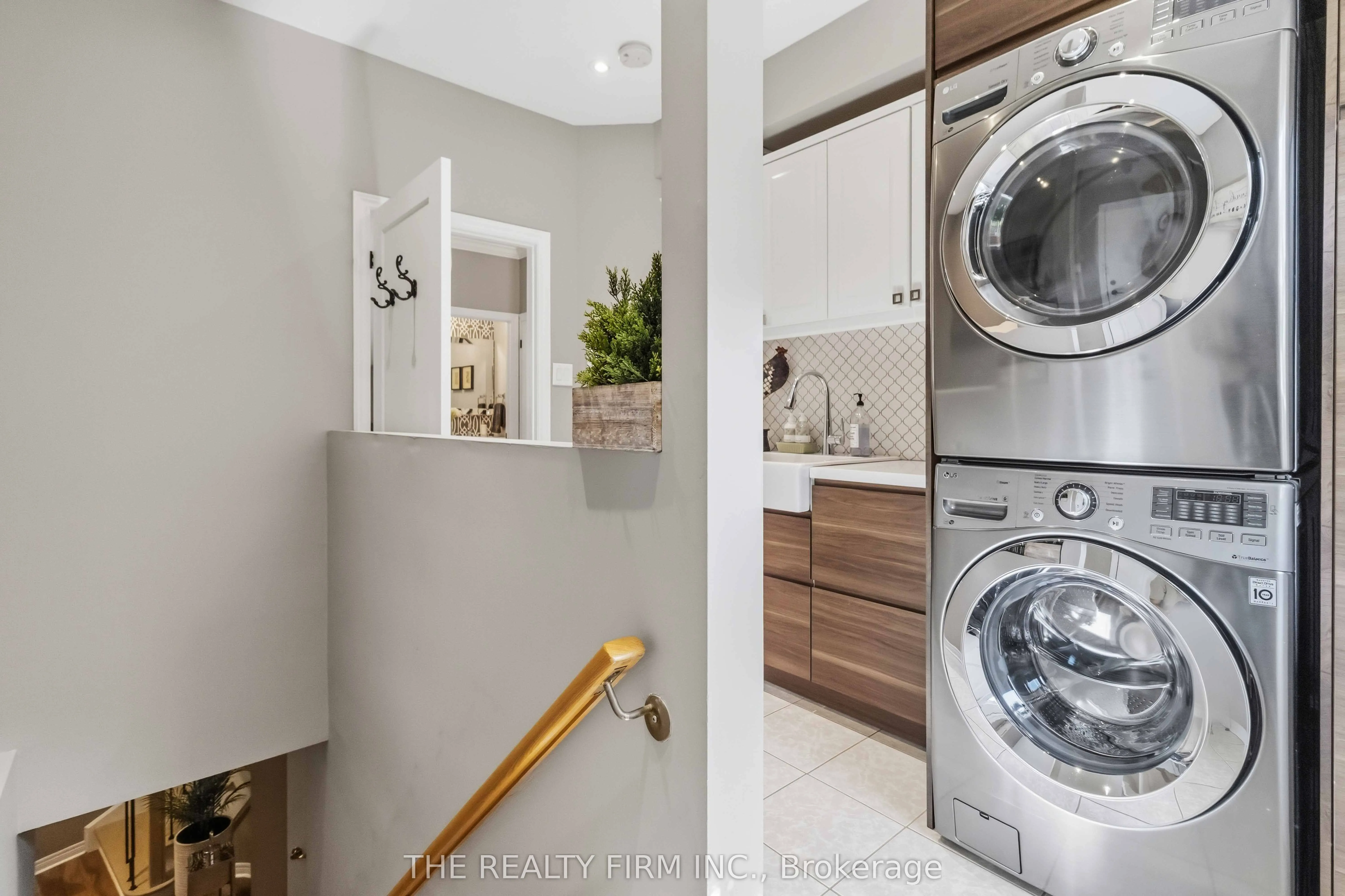 3 Cliffcrest Court