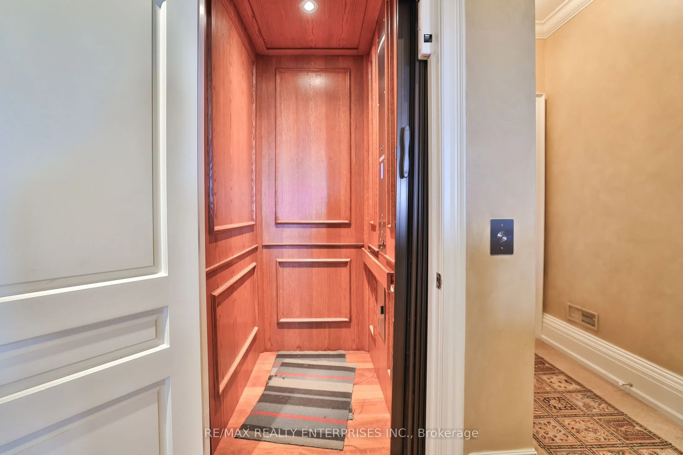 872 Whittier Crescent