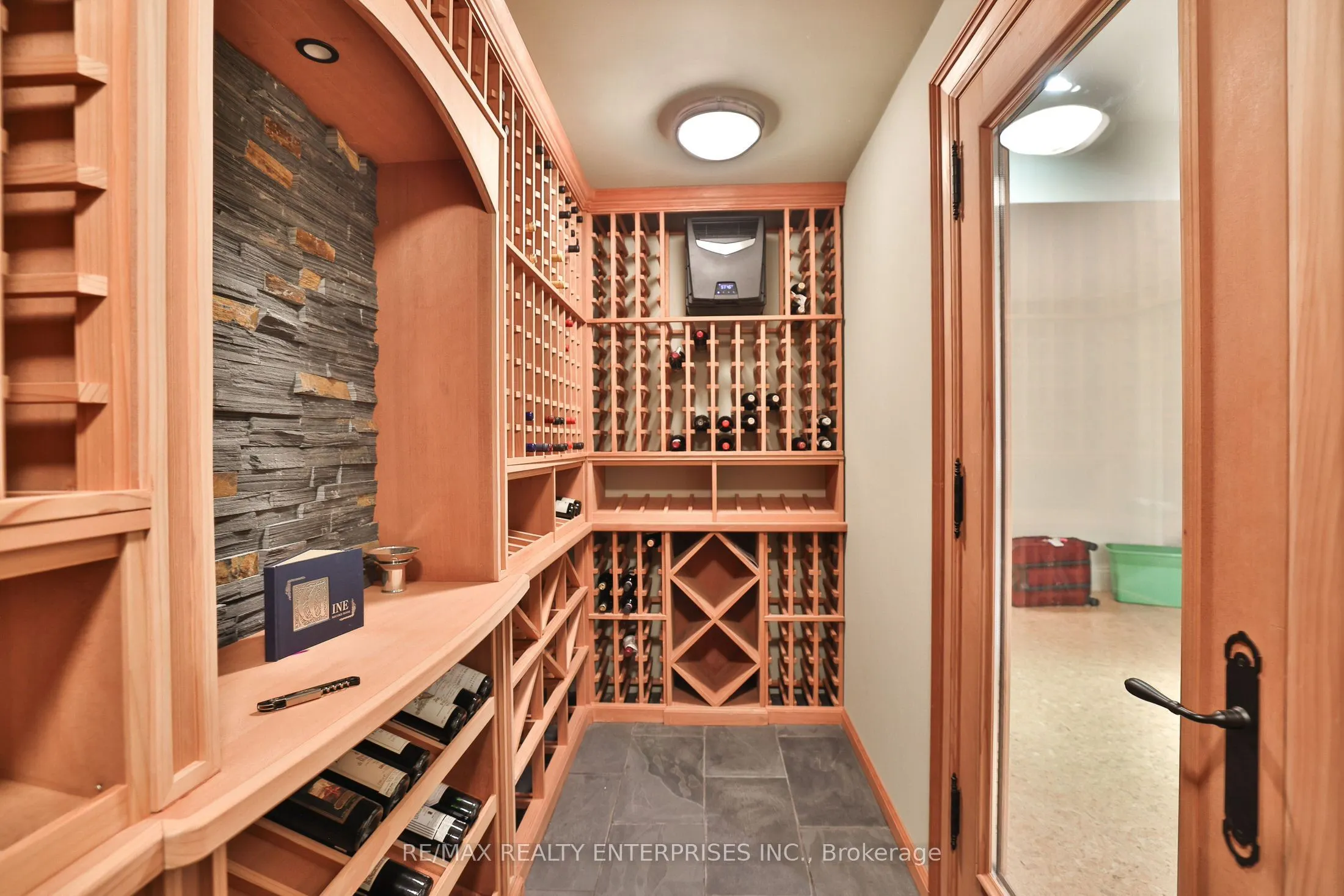 872 Whittier Crescent