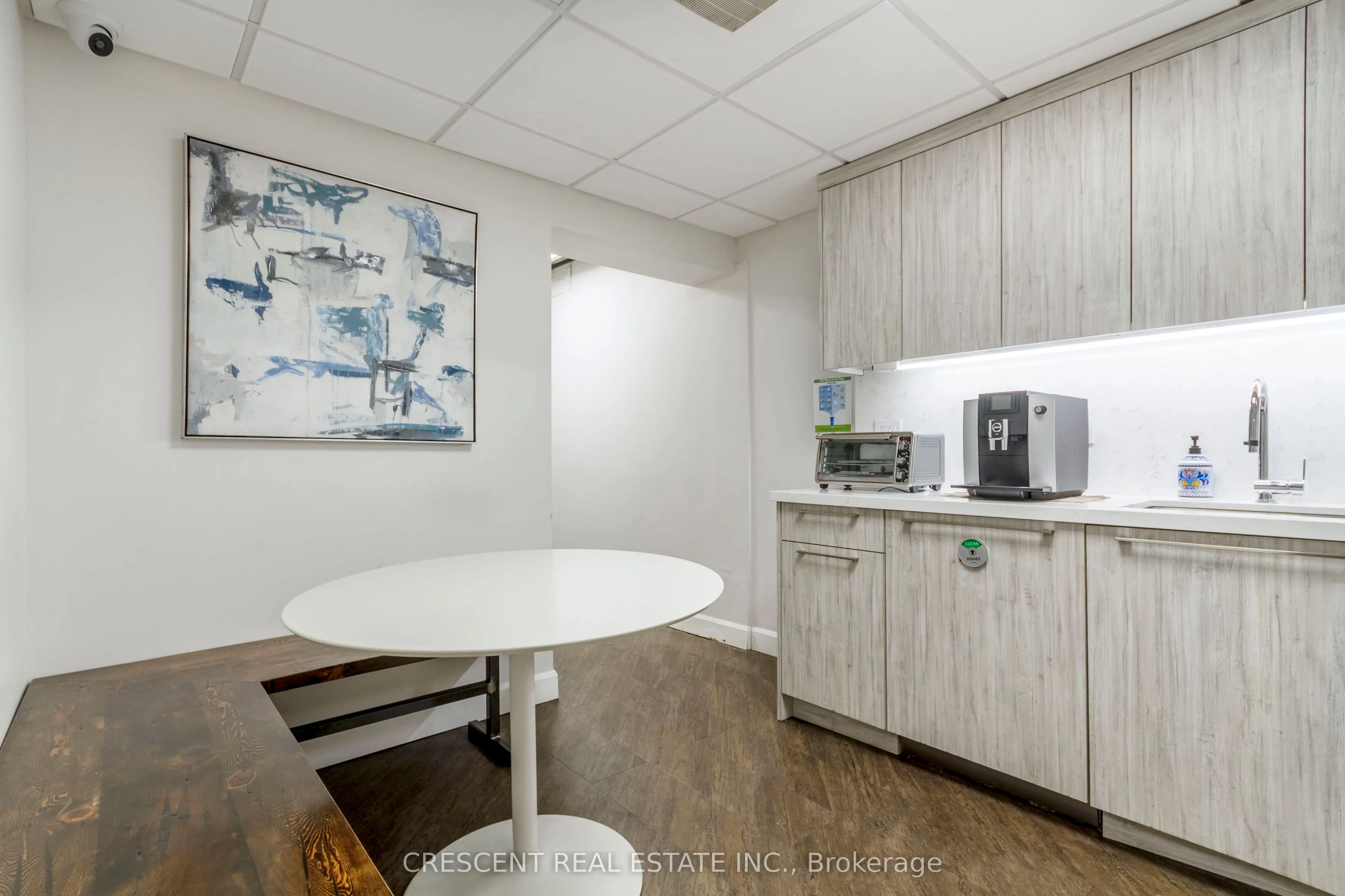347 Jane Street #Cubicle 4