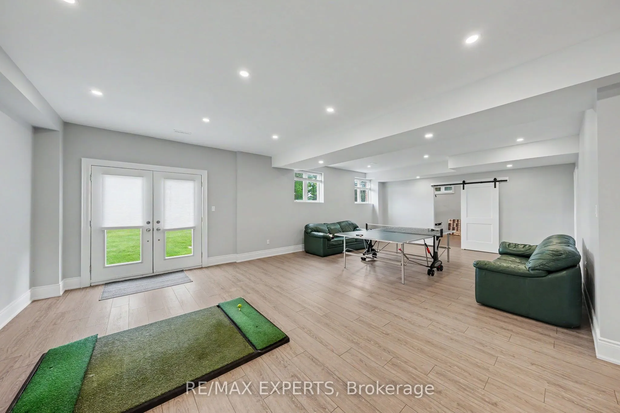 4 Woodlot Court