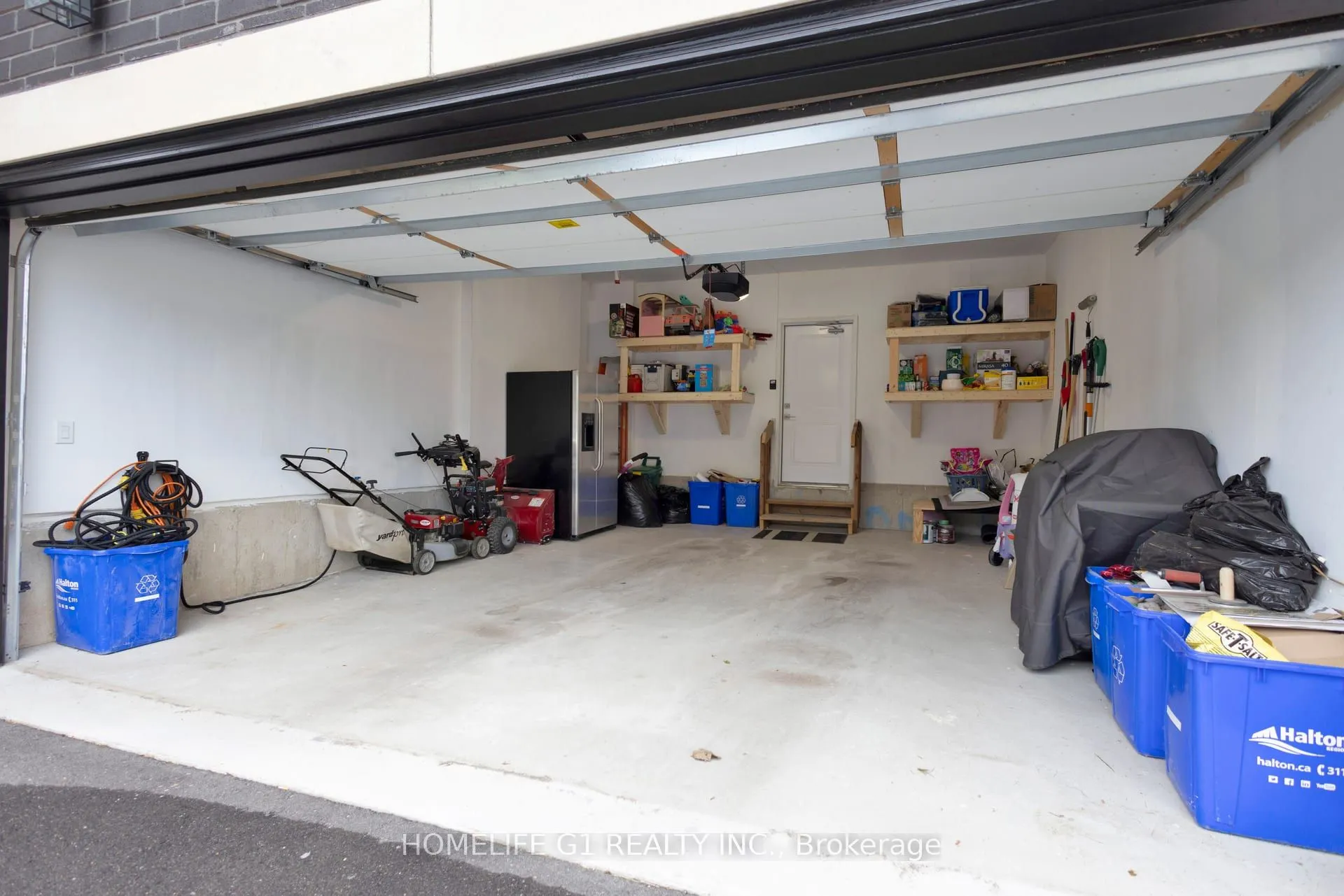 4044 Channing Crescent