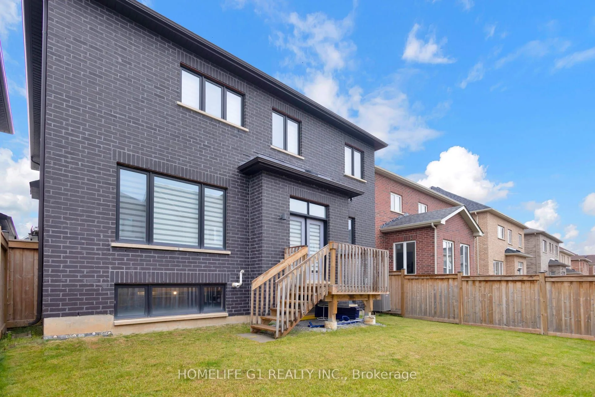 4044 Channing Crescent
