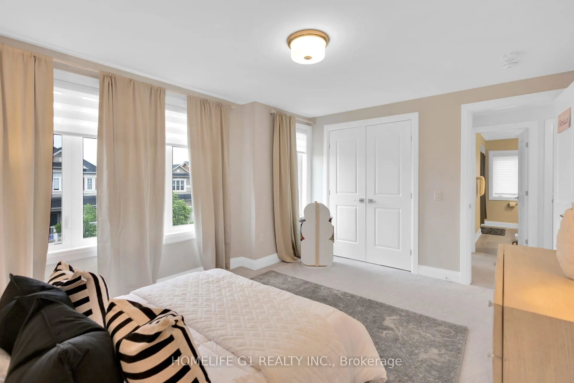 4044 Channing Crescent