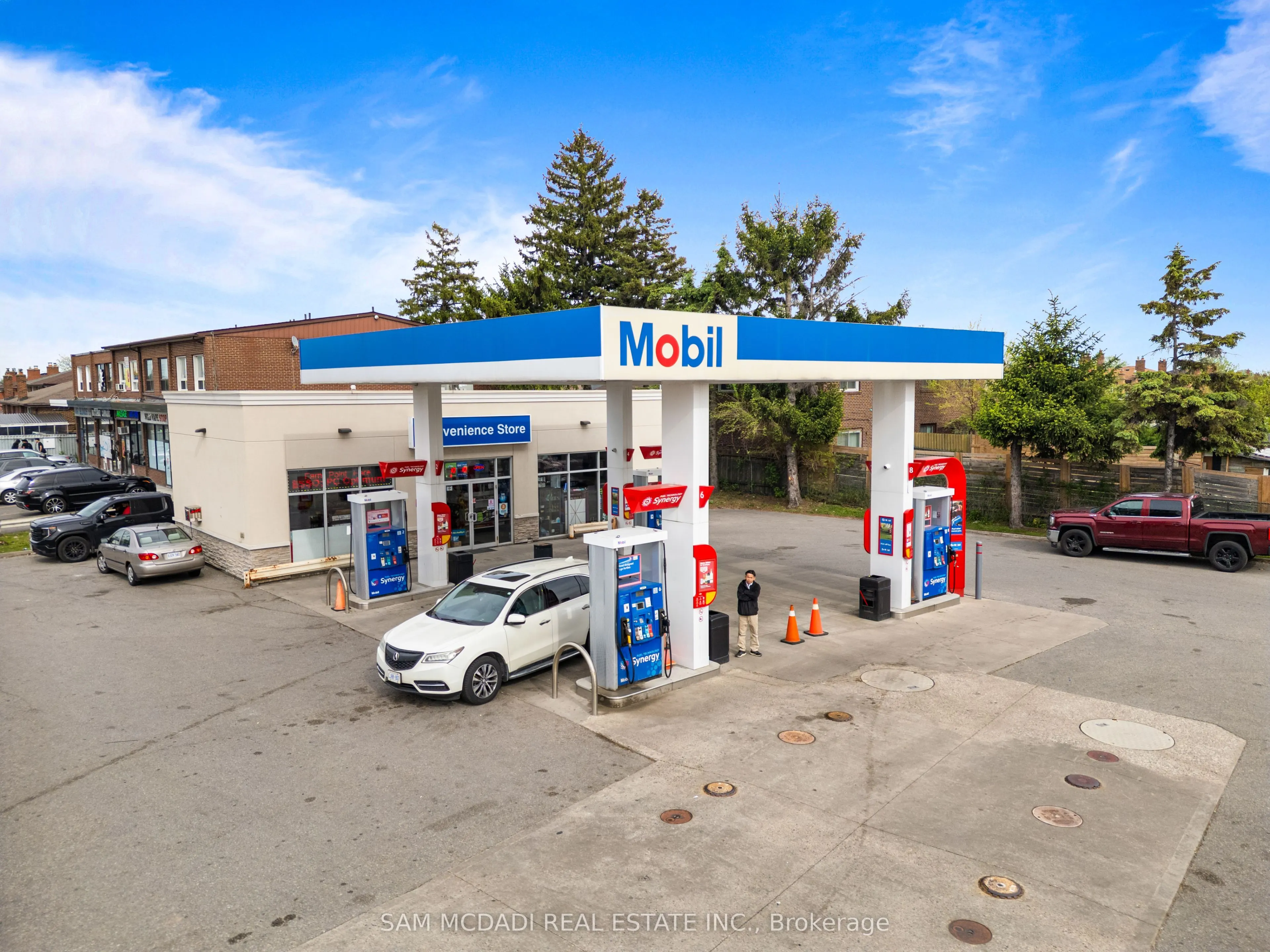 6199 Steeles Avenue W