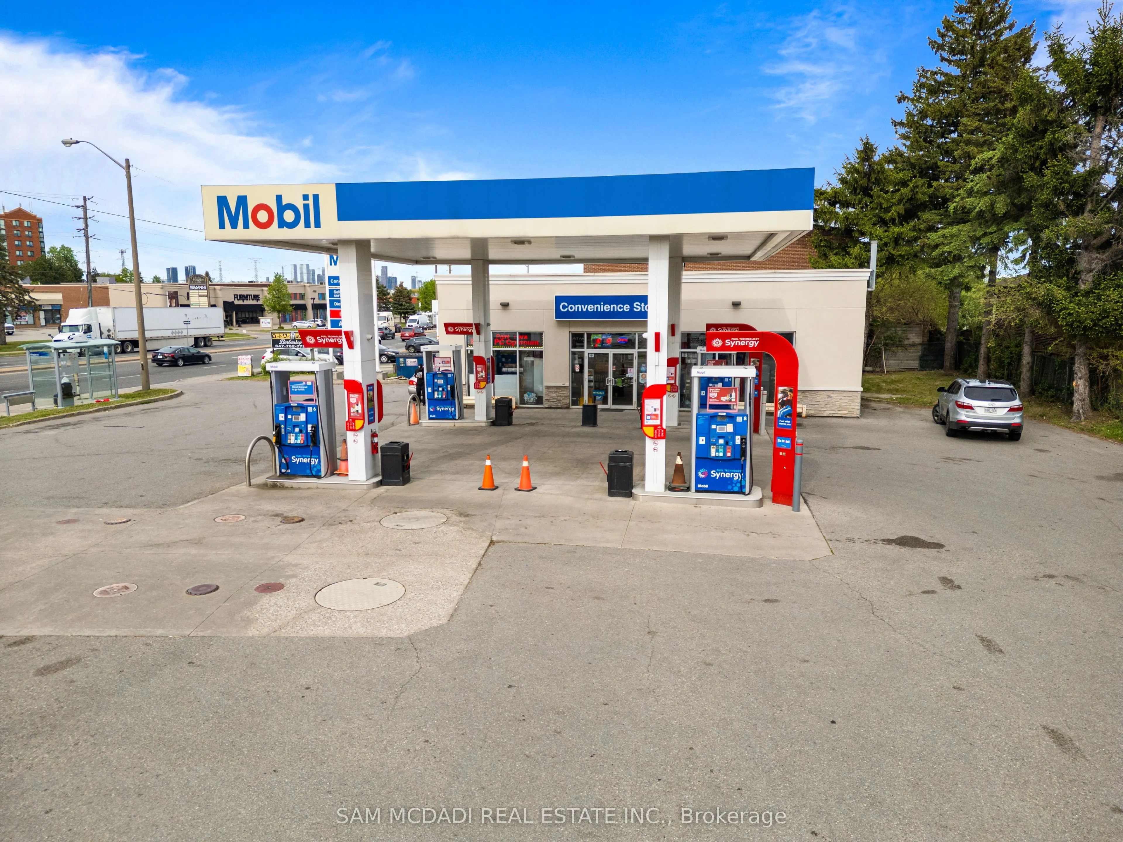 6199 Steeles Avenue W