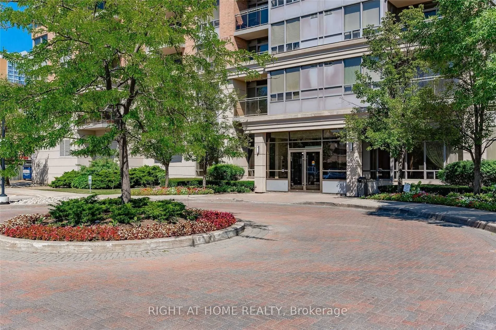 55 Strathaven Drive #1808