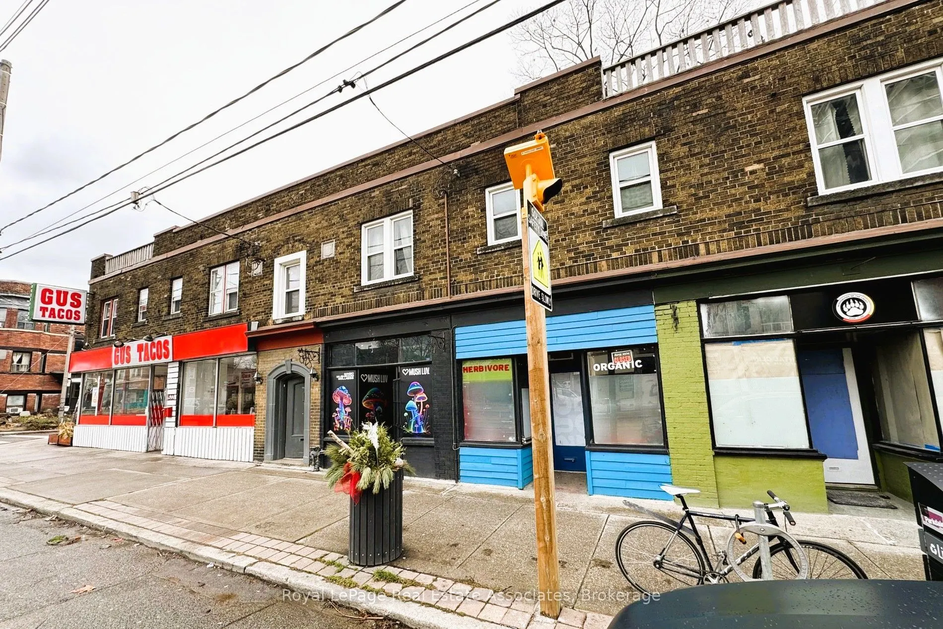 1537 Queen Street W #A