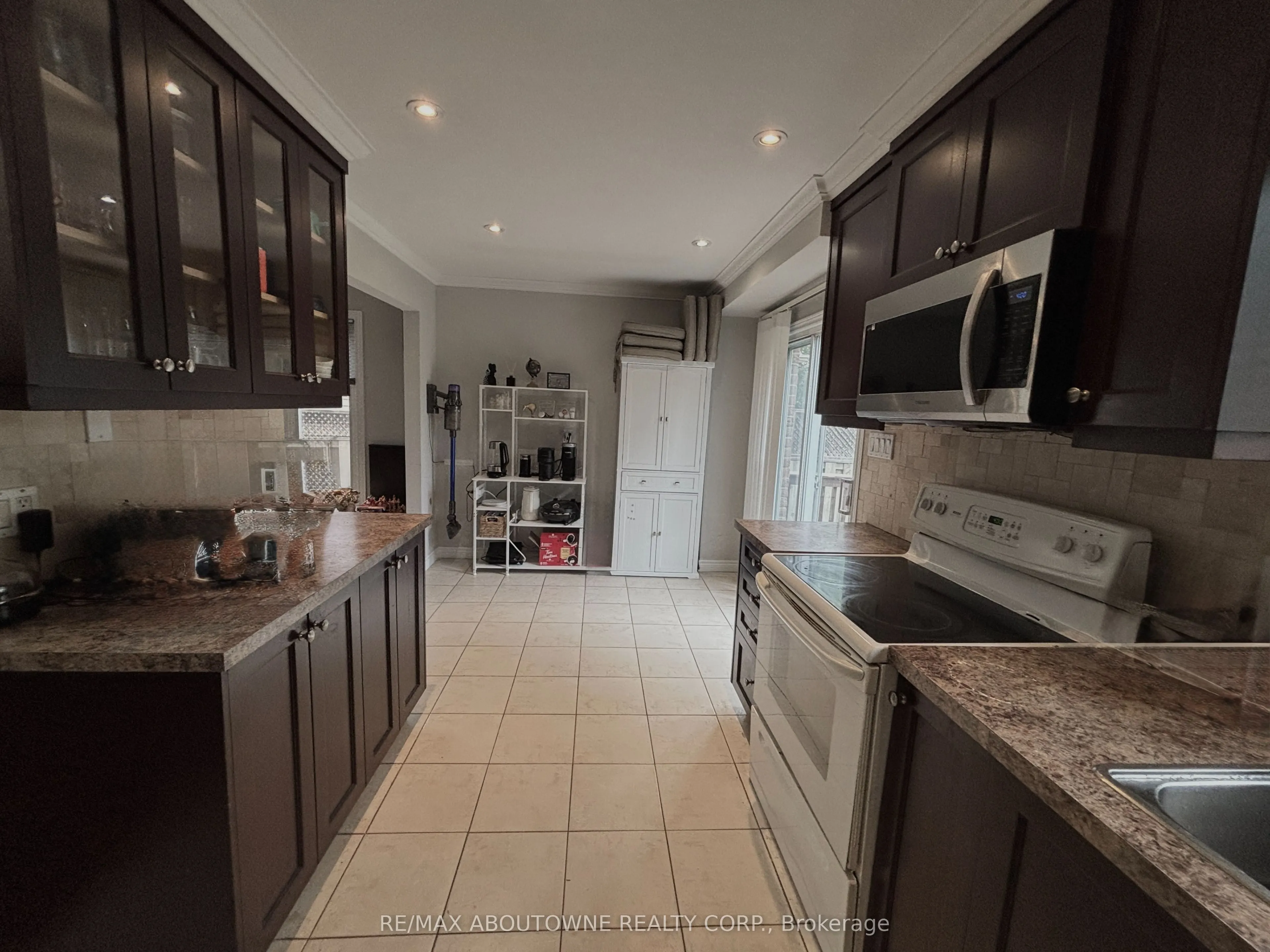 3072 Patrick Crescent
