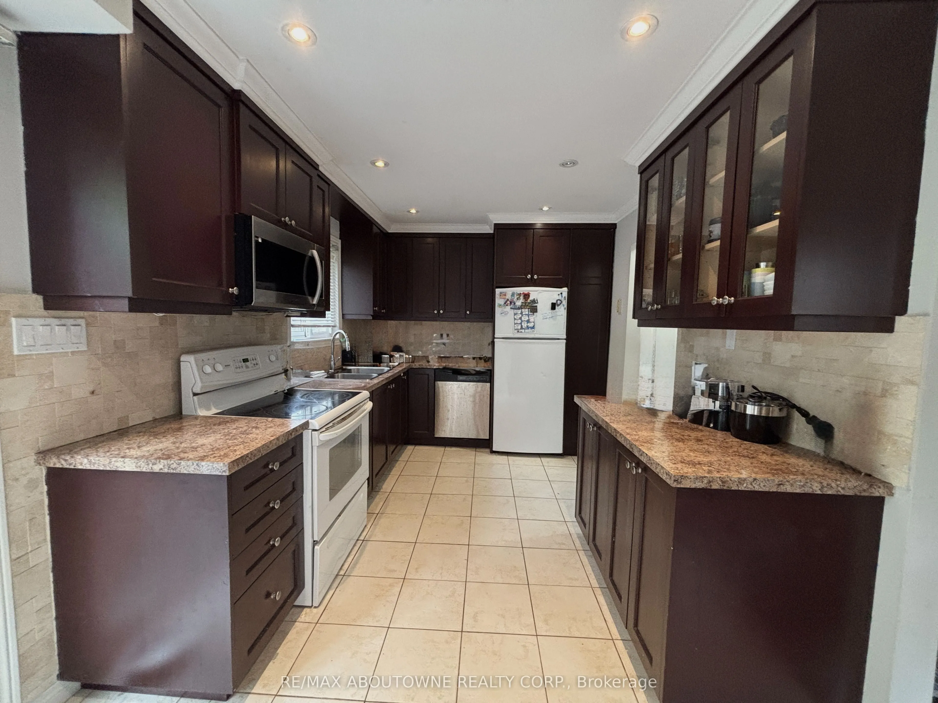 3072 Patrick Crescent