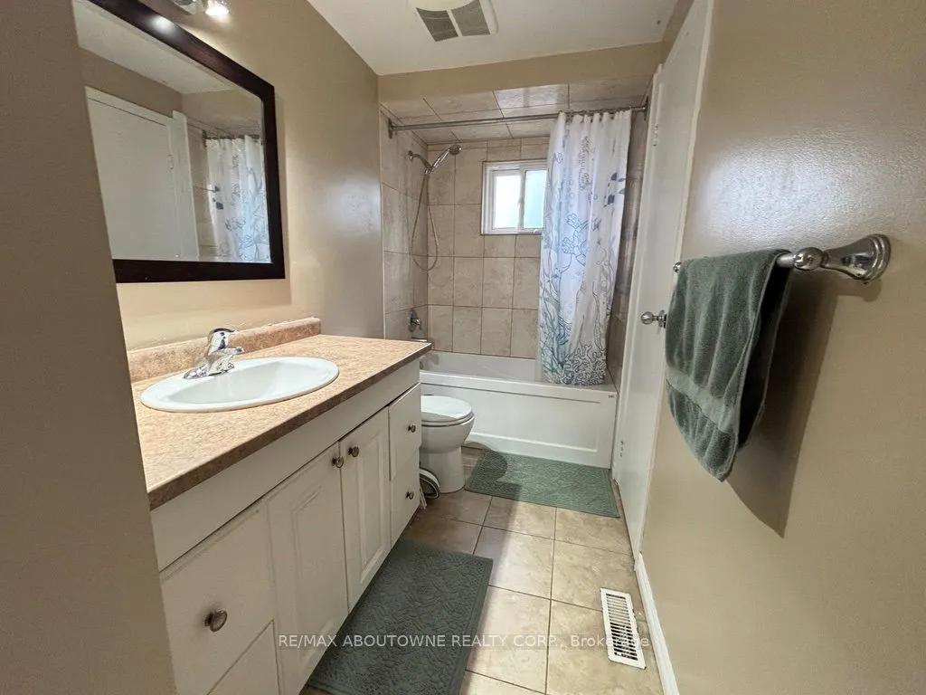 3072 Patrick Crescent