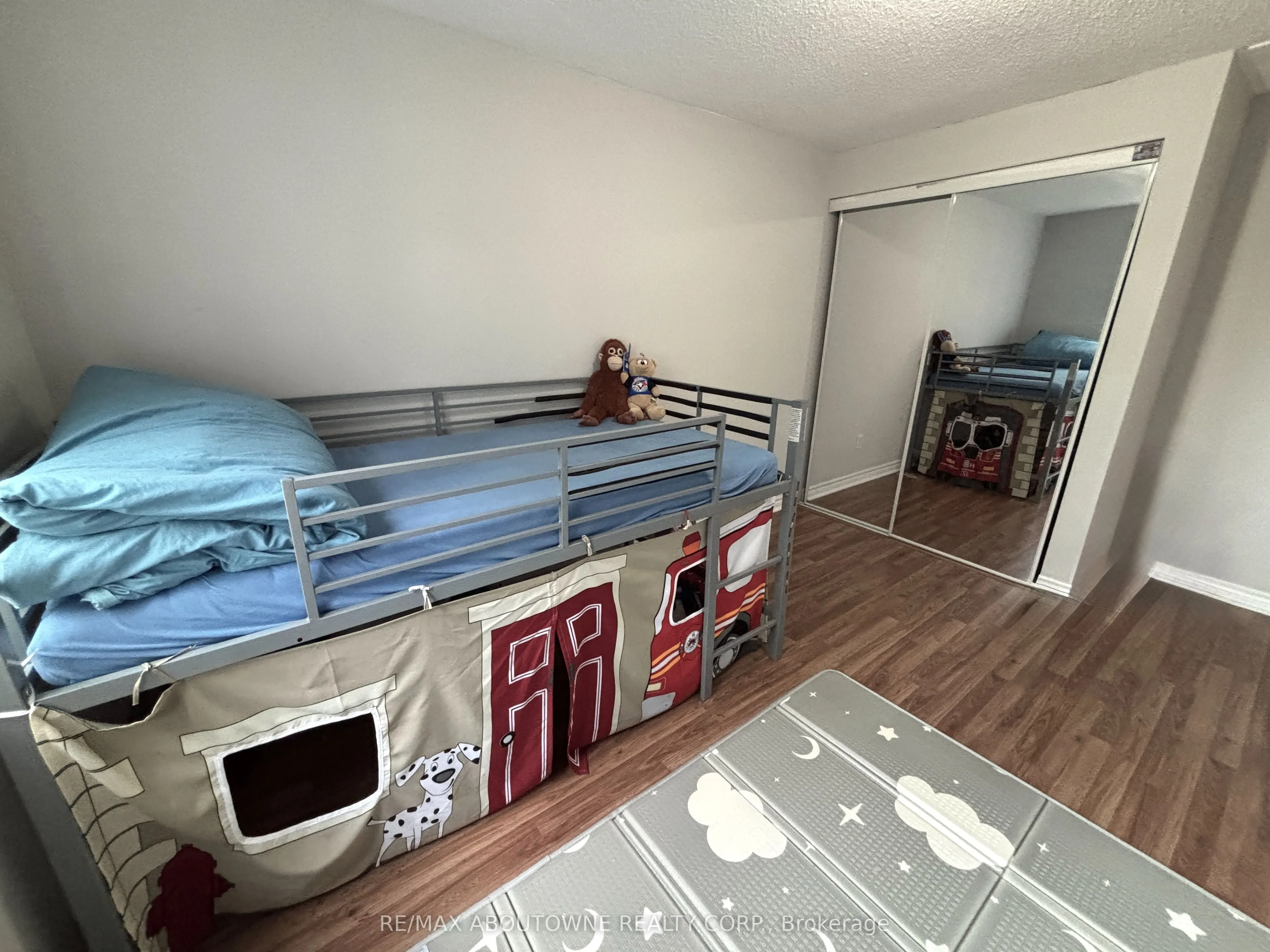 3072 Patrick Crescent
