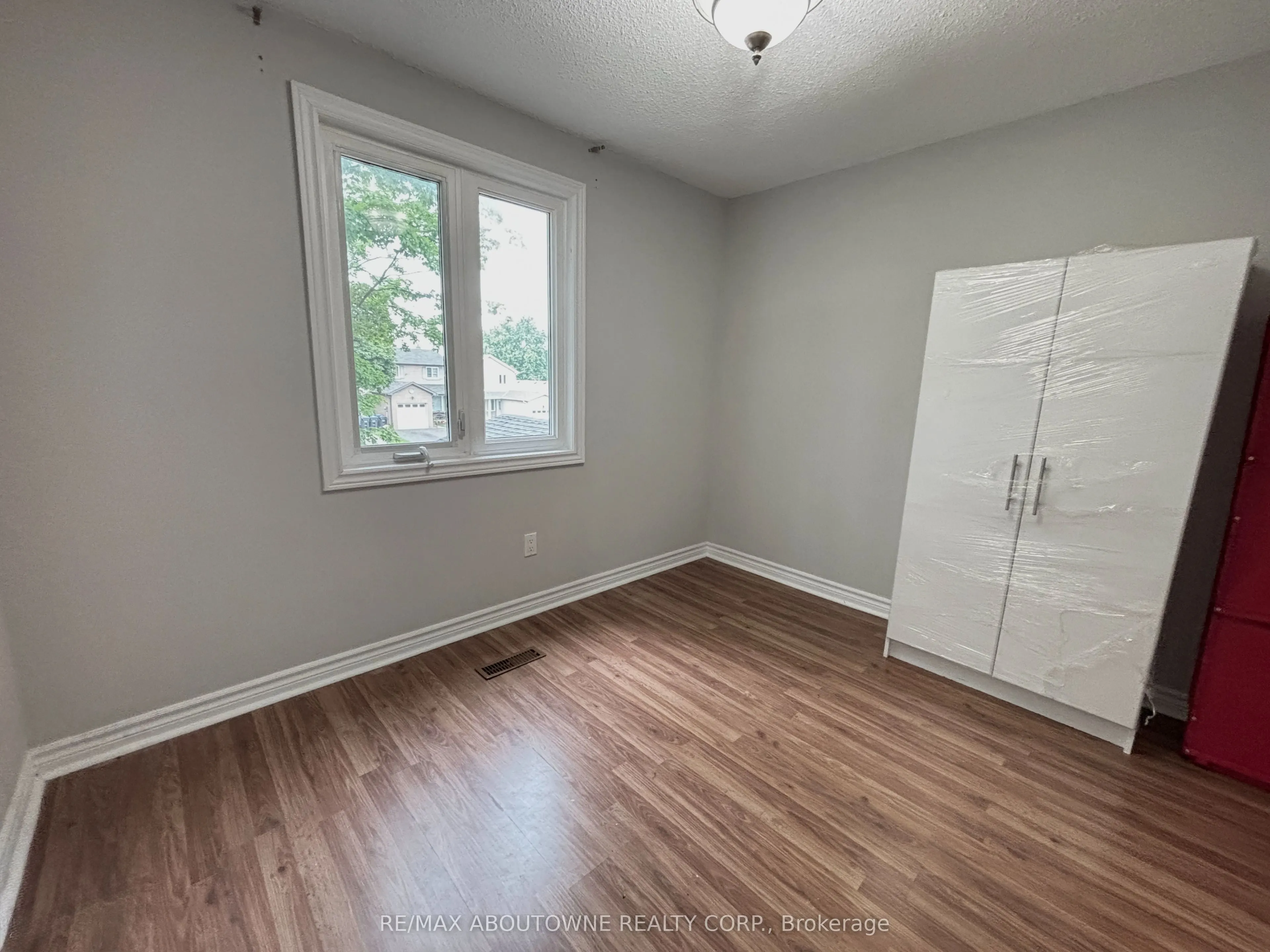 3072 Patrick Crescent