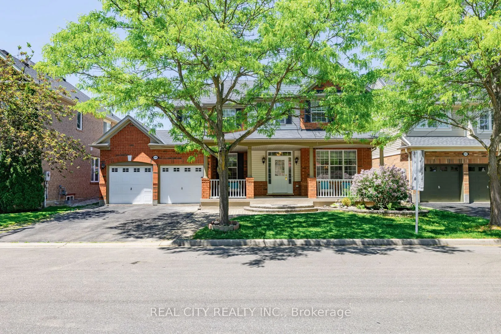 1580 Earl Crescent